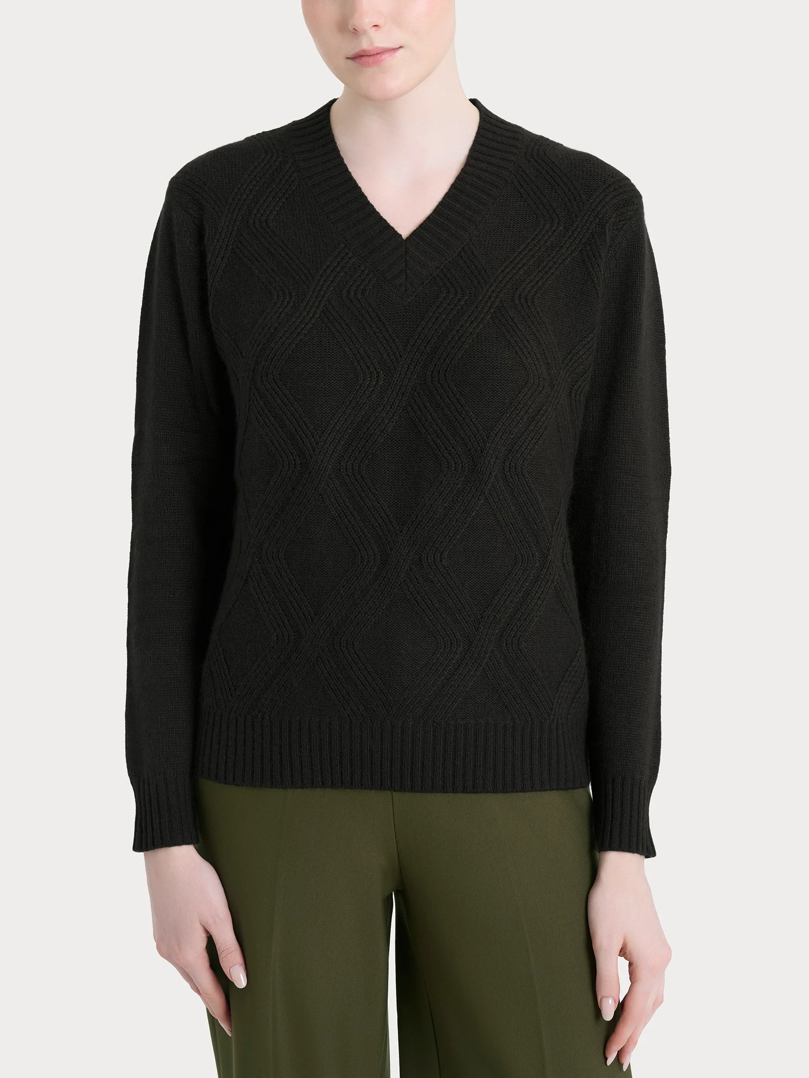 Maglia con scollo a V e con trecce in Natural Soft - Nero