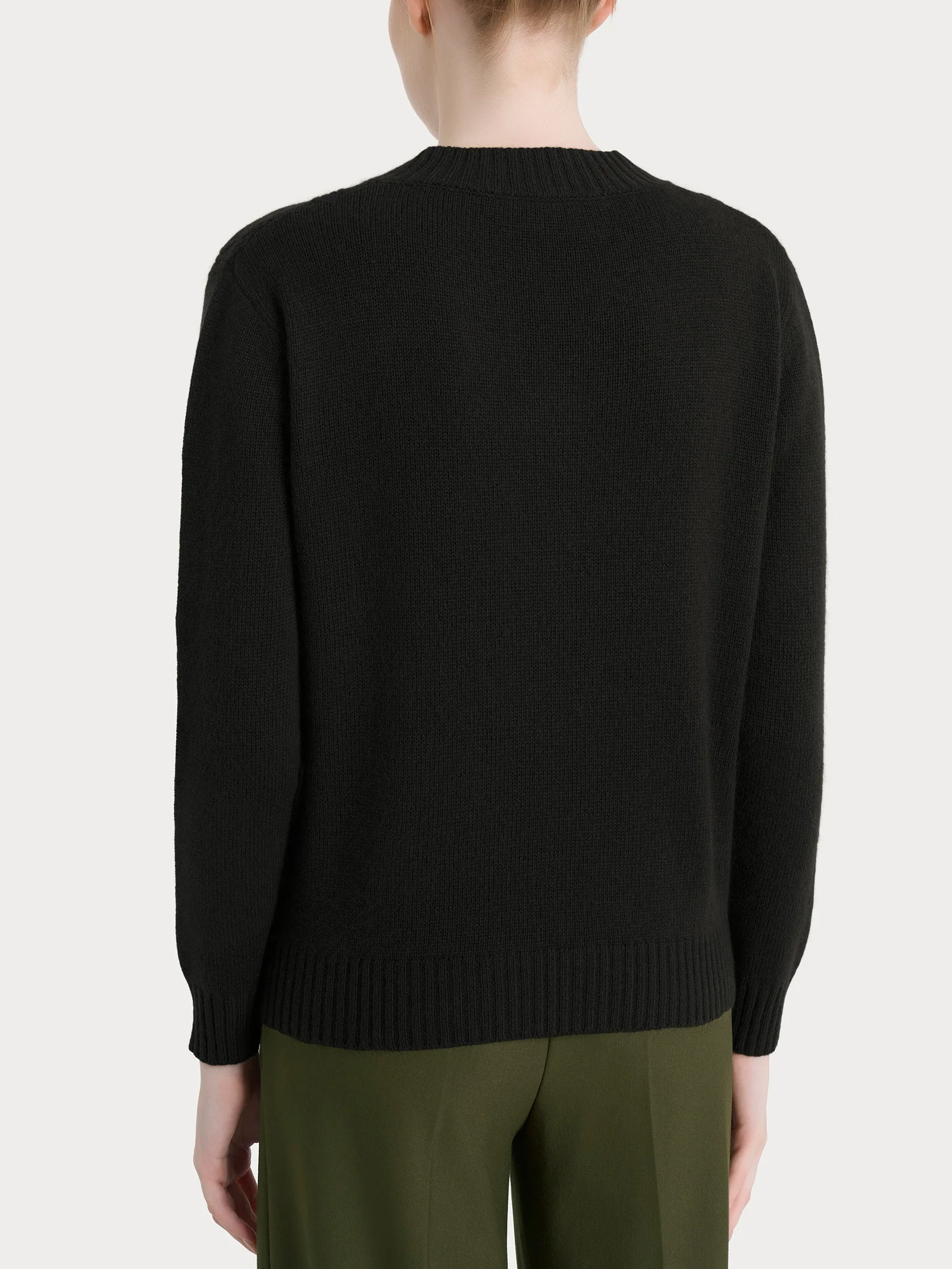 Maglia con scollo a V e con trecce in Natural Soft - Nero - Image 2