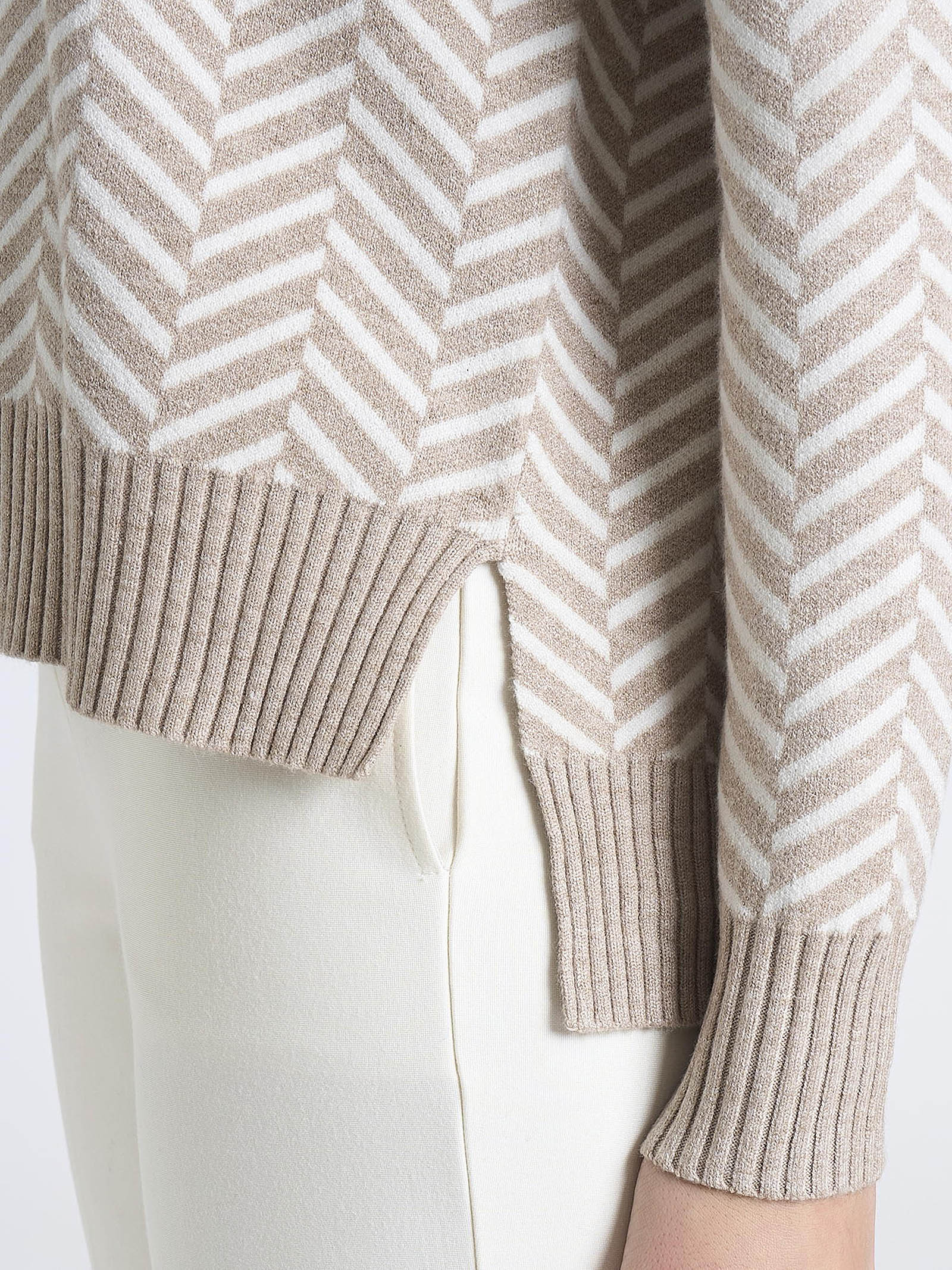 Maglia con scollo a V e fantasia spigata in Super Soft - Fant.Cammello Mel. - Image 3