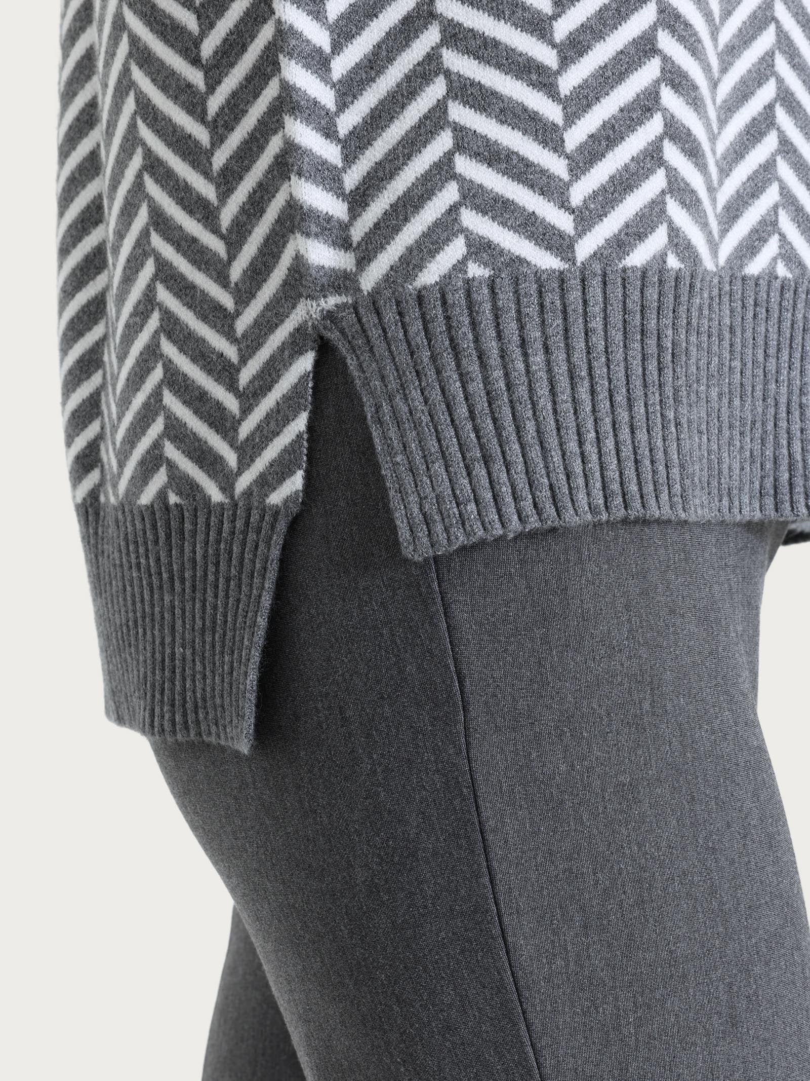 Maglia con scollo a V e fantasia spigata in Super Soft - Fant. Ferro Mel. - Image 4