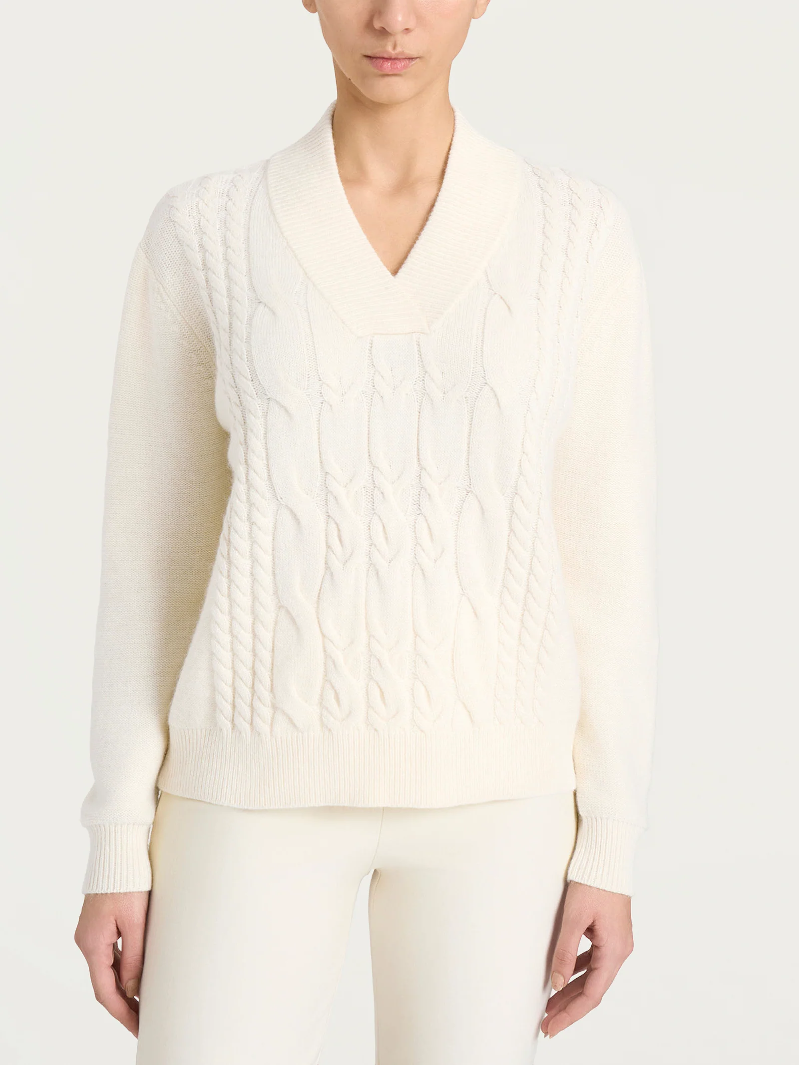 Maglia con scollo a V e trecce alternate in Natural Soft - Avorio