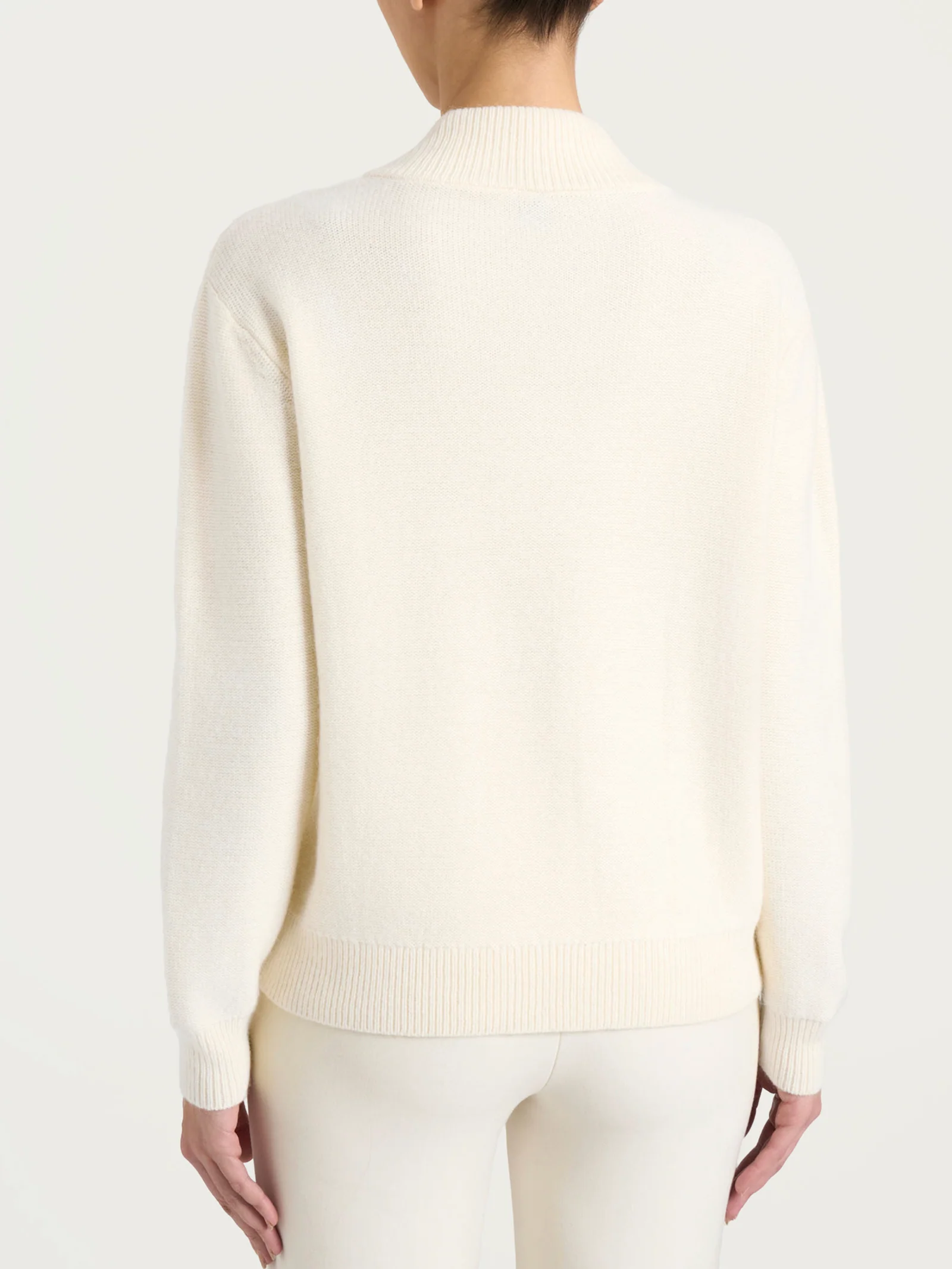 Maglia con scollo a V e trecce alternate in Natural Soft - Avorio - Image 2