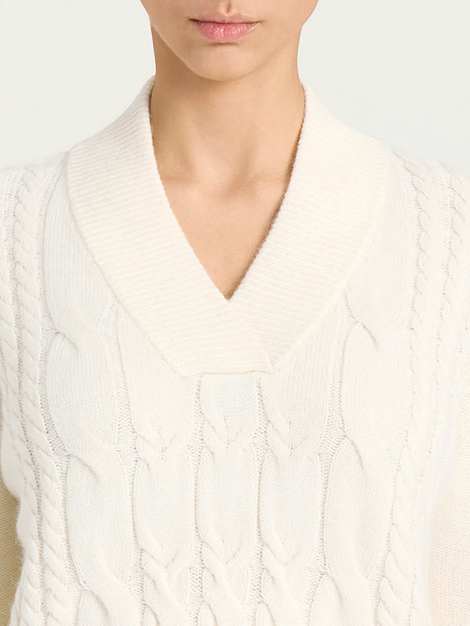 Maglia con scollo a V e trecce alternate in Natural Soft - Avorio - Image 3