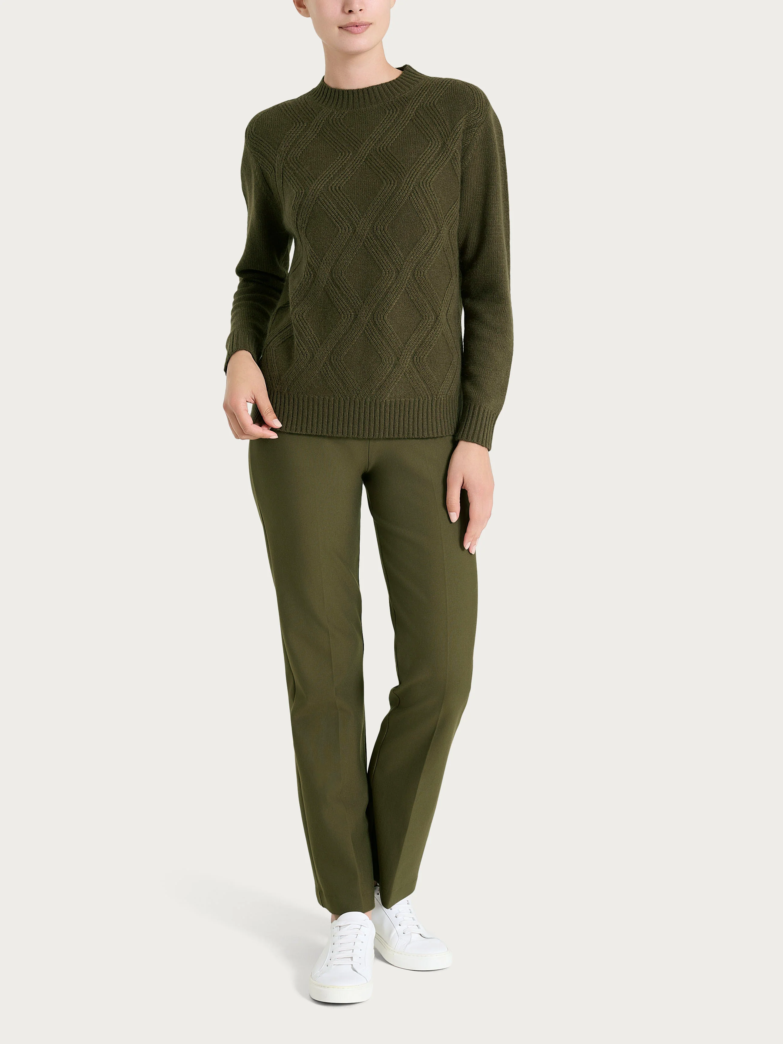 Maglia girocollo con trecce in Natural Soft - Dark Olive - Image 4