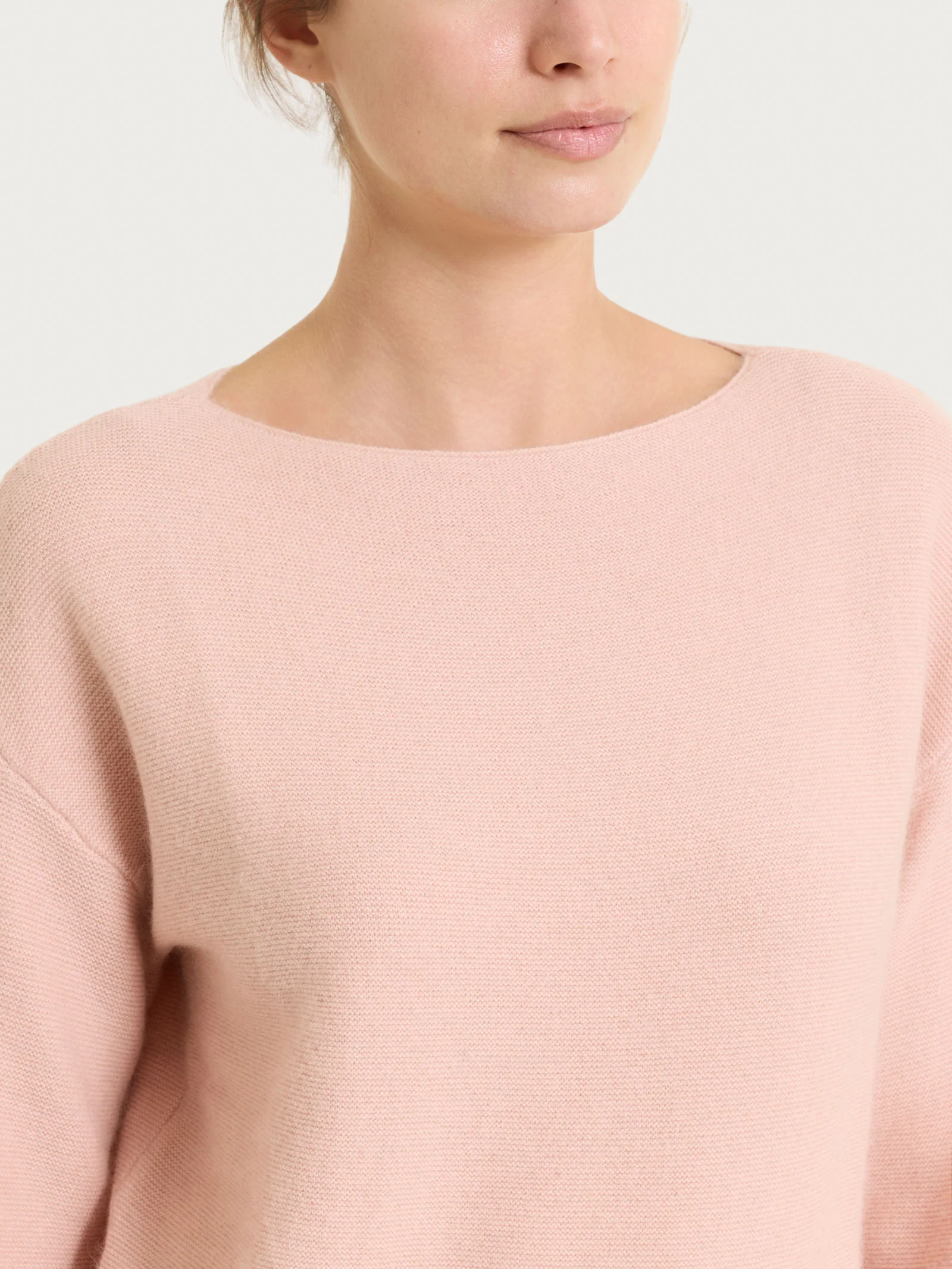 Maglia Punto Links con scollo a barchetta in Natural Soft - Cameo Rose - Image 3