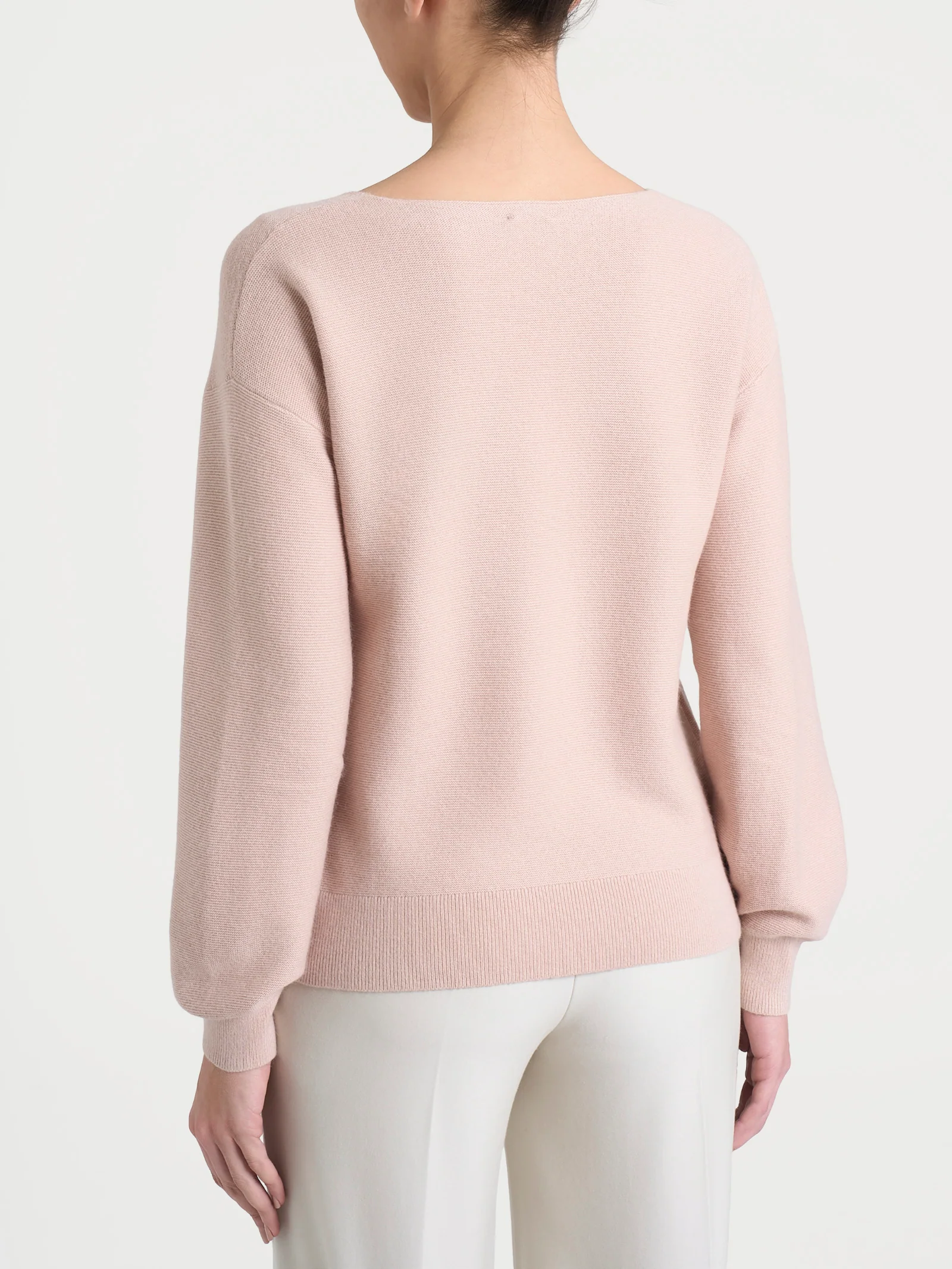 Maglia Punto Links con scollo a V in Natural Soft - Cameo Rose - Image 2