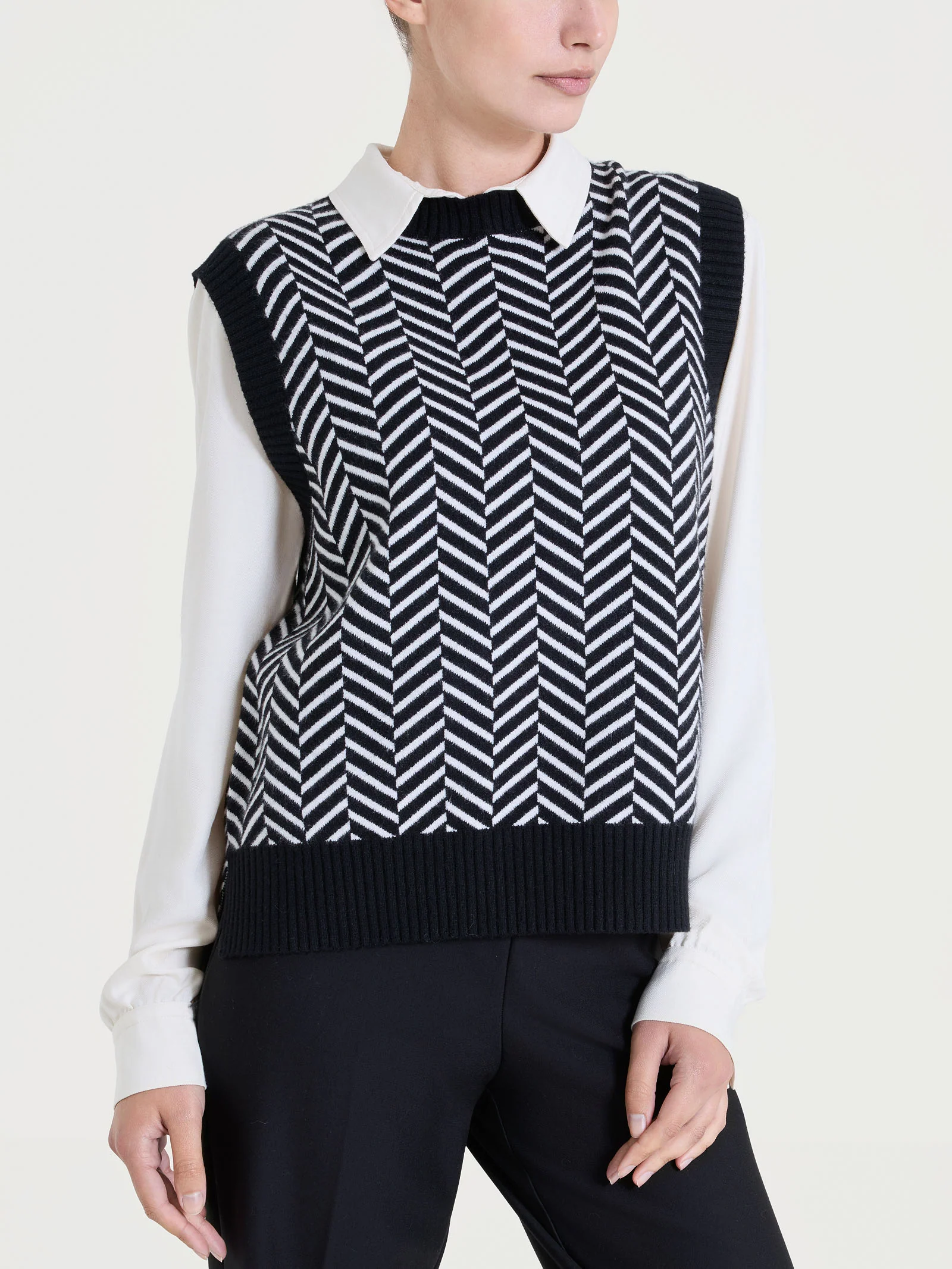 Maglia smanicata con fantasia spigata in Super Soft - Fant.Nero