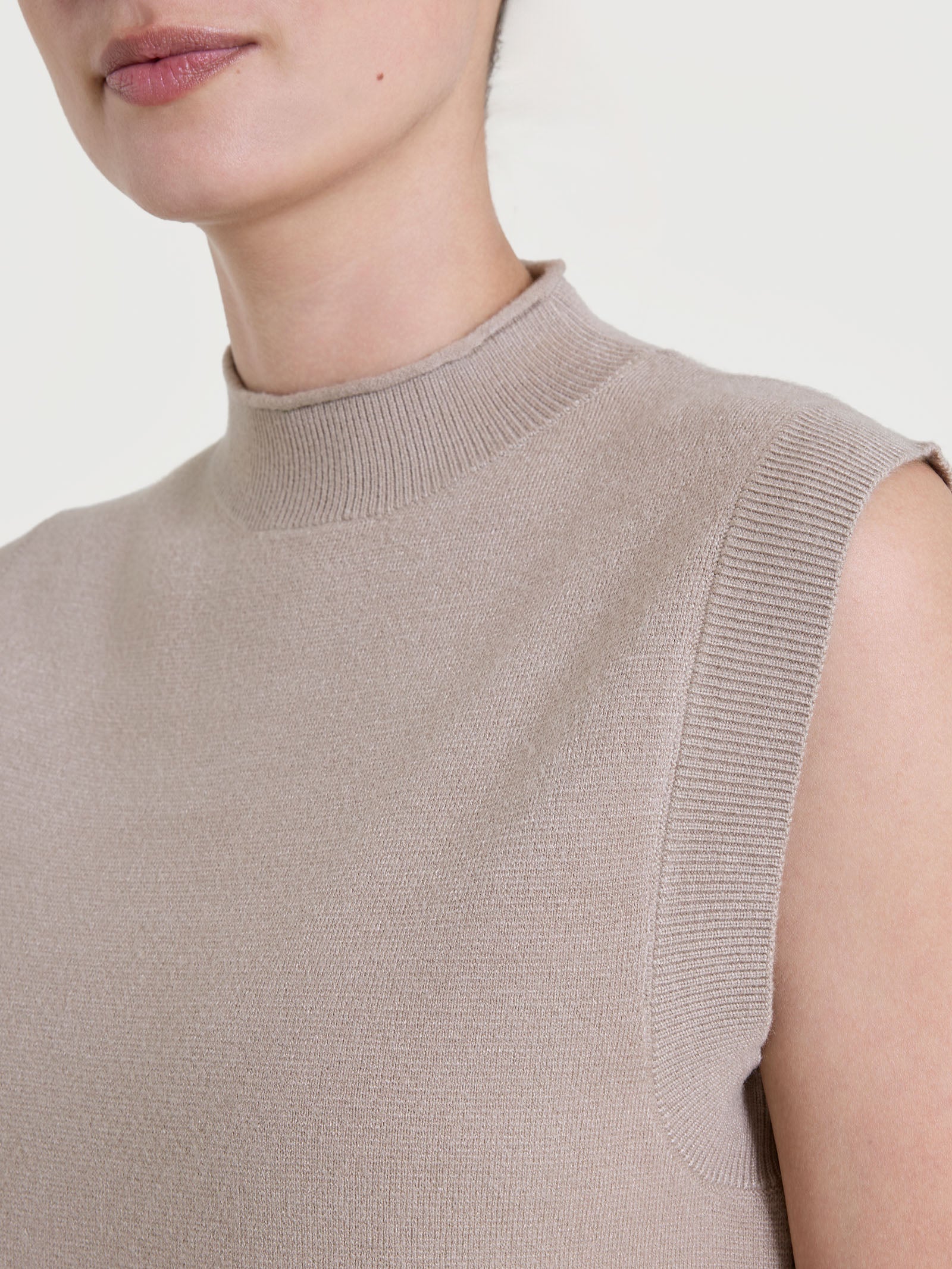 Maglia smanicata in Super Soft - Cammello - Image 3