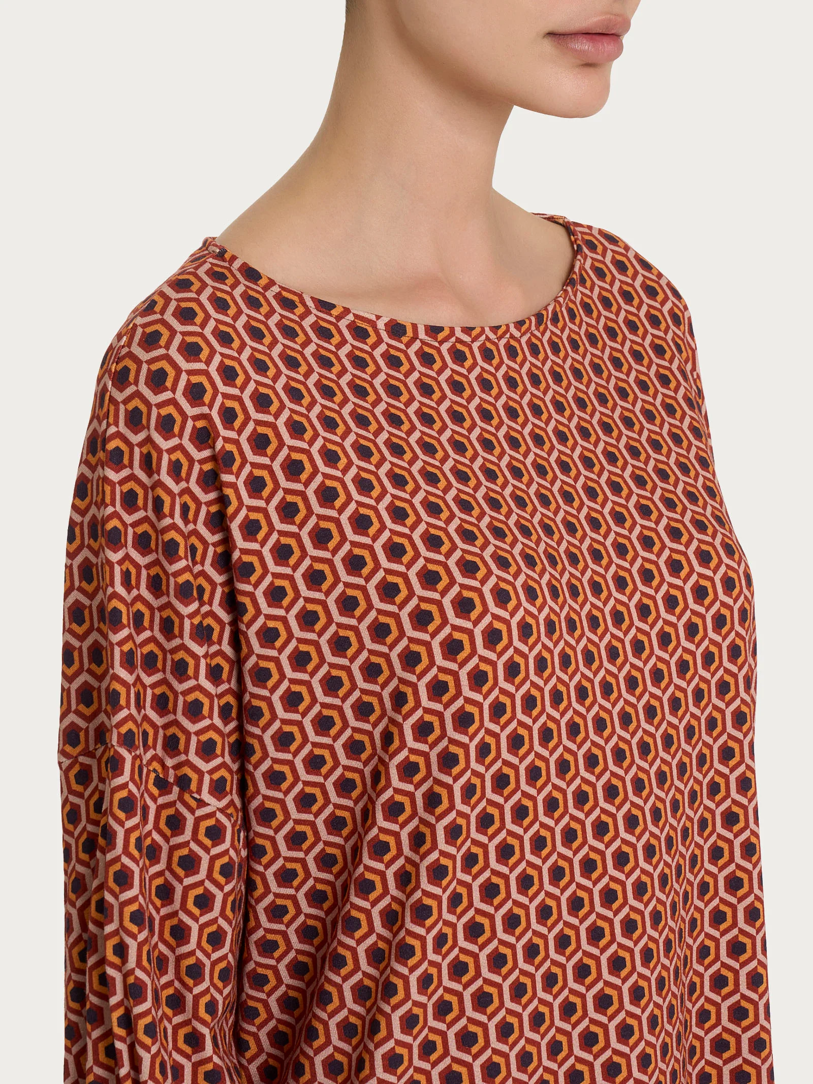 Maglietta a manica ampia con hexagon pattern in jersey di viscosa Crêpe - Fant. Red Ochre - Image 3