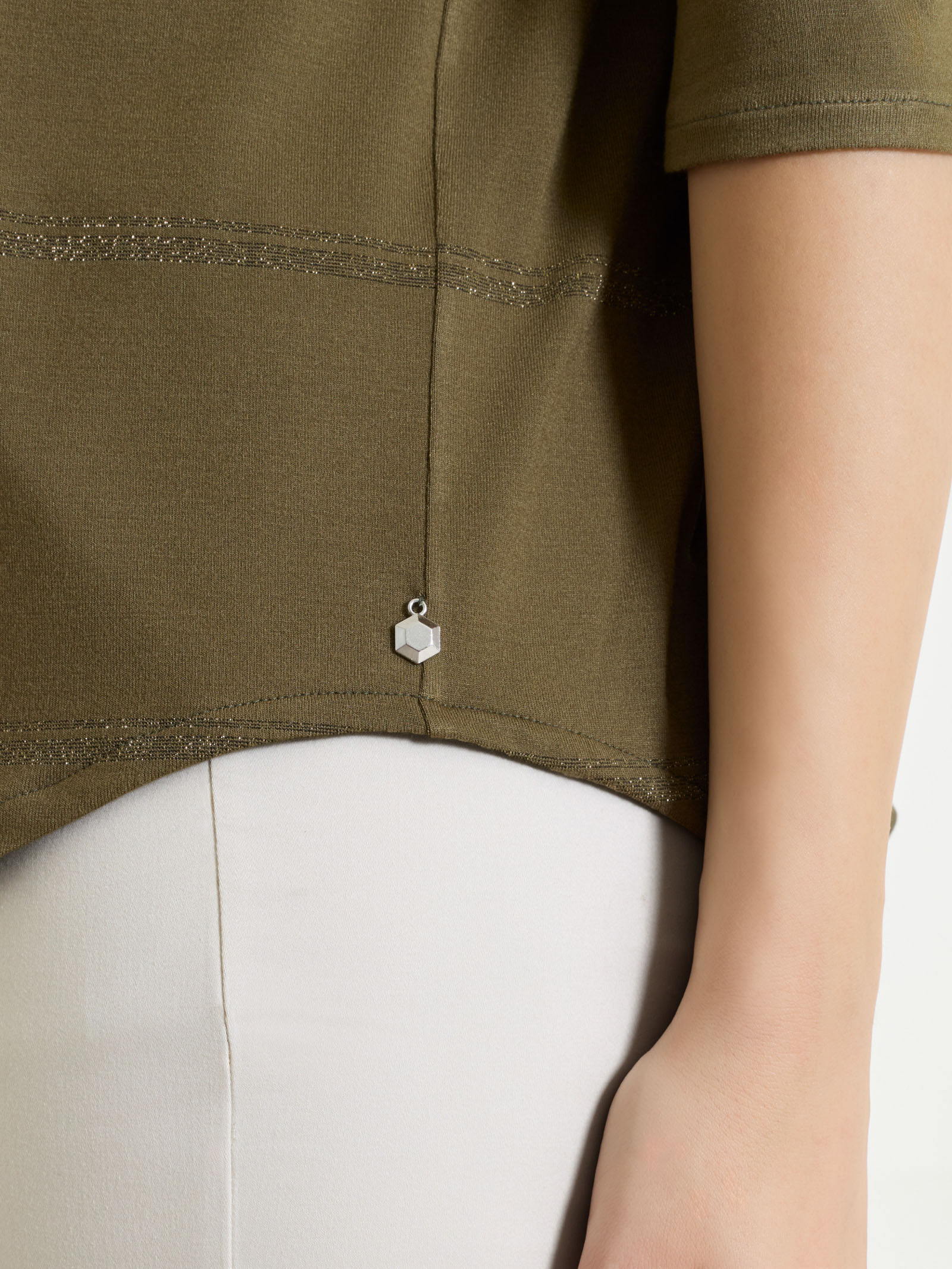 Maglietta a righe con collo a serafino in Viscosa Summer e Lurex - Fant. Dark Olive riga spaziata - Image 3