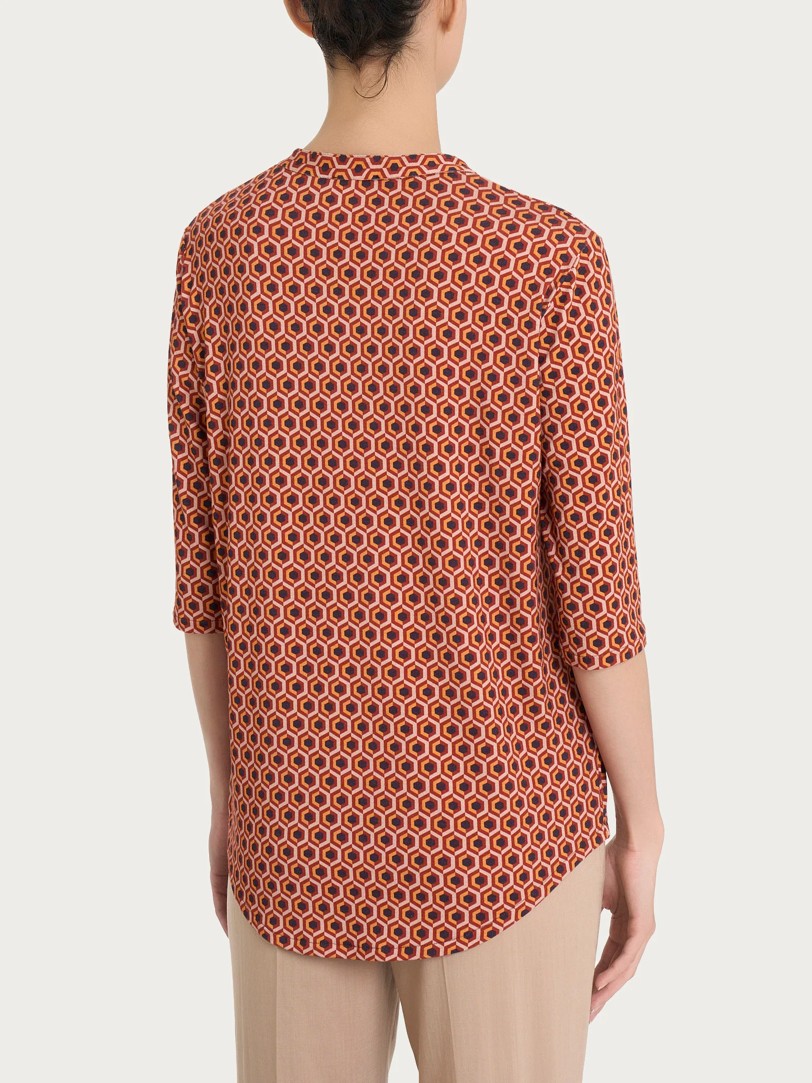 Maglietta con manica 3/4 e hexagon pattern in jersey di viscosa Crêpe - Fant. Red Ochre - Image 2