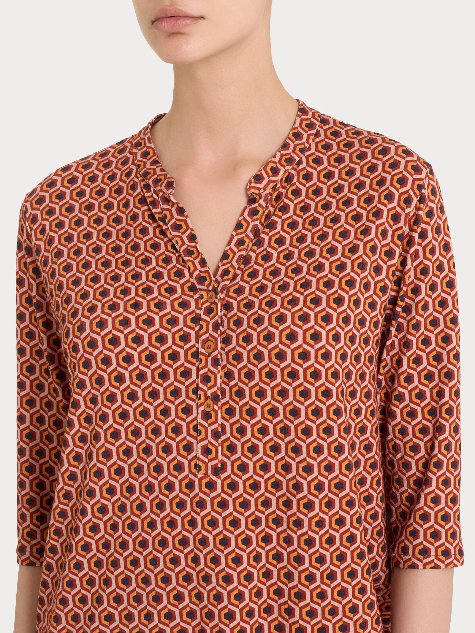 Maglietta con manica 3/4 e hexagon pattern in jersey di viscosa Crêpe - Fant. Red Ochre - Image 3