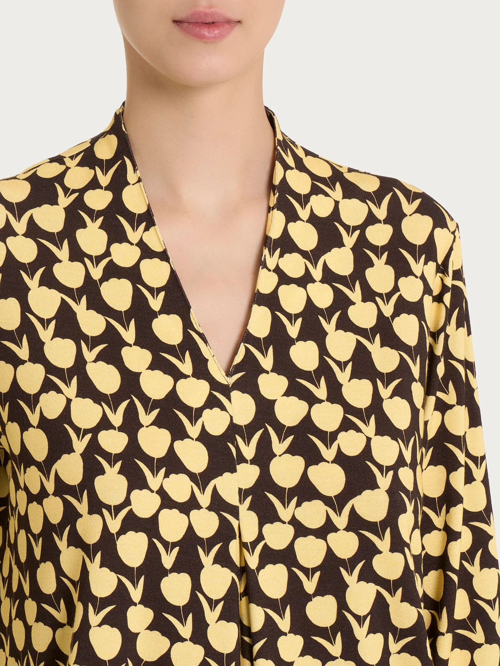 Maglietta con piega frontale e tulips pattern in jersey di viscosa Crêpe - Fant. Pale Banana - Image 3