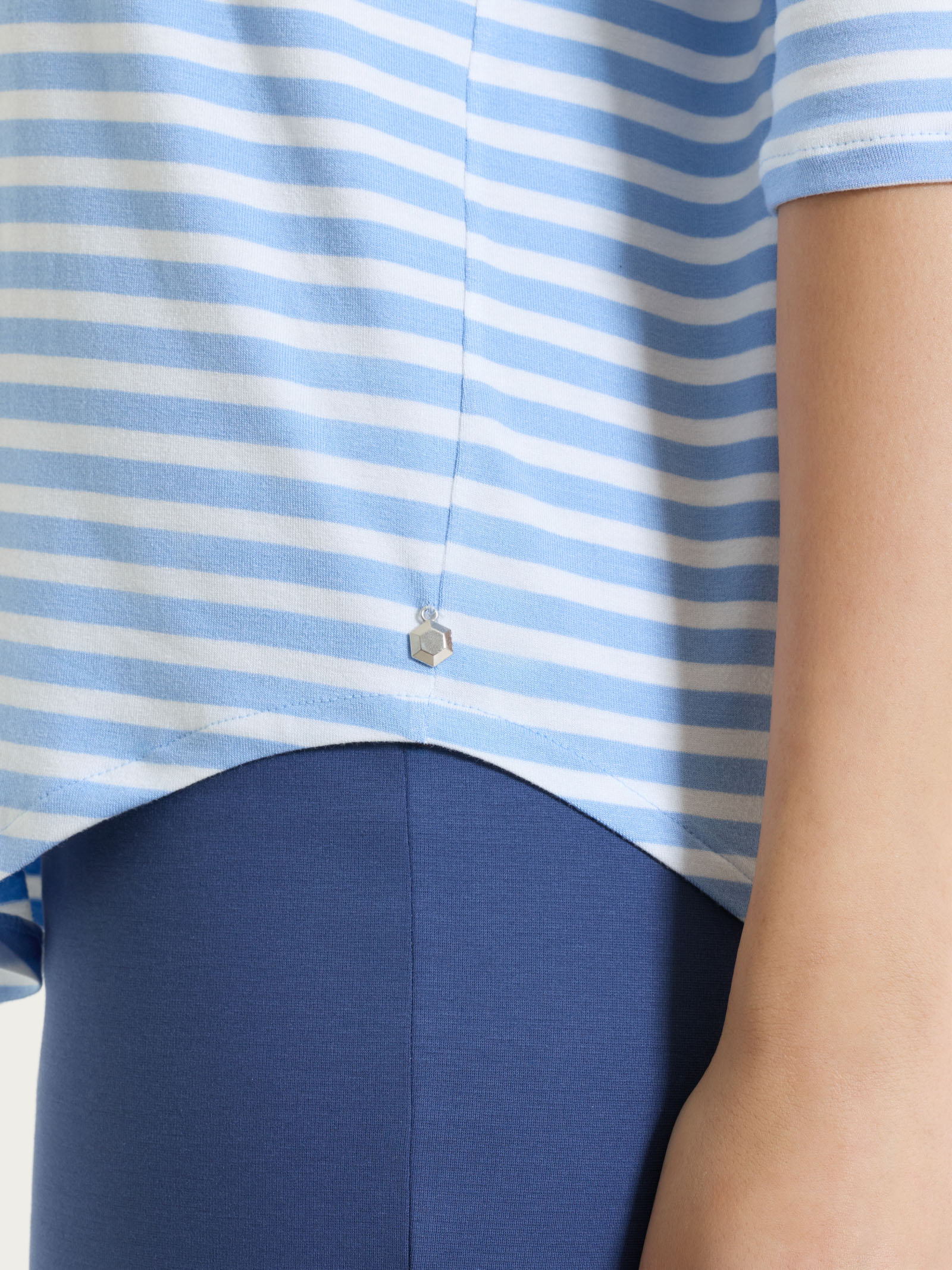 Maglietta con scollo a V a righe in Viscosa Summer - Fant. Bel Air Blue riga pari - Image 3