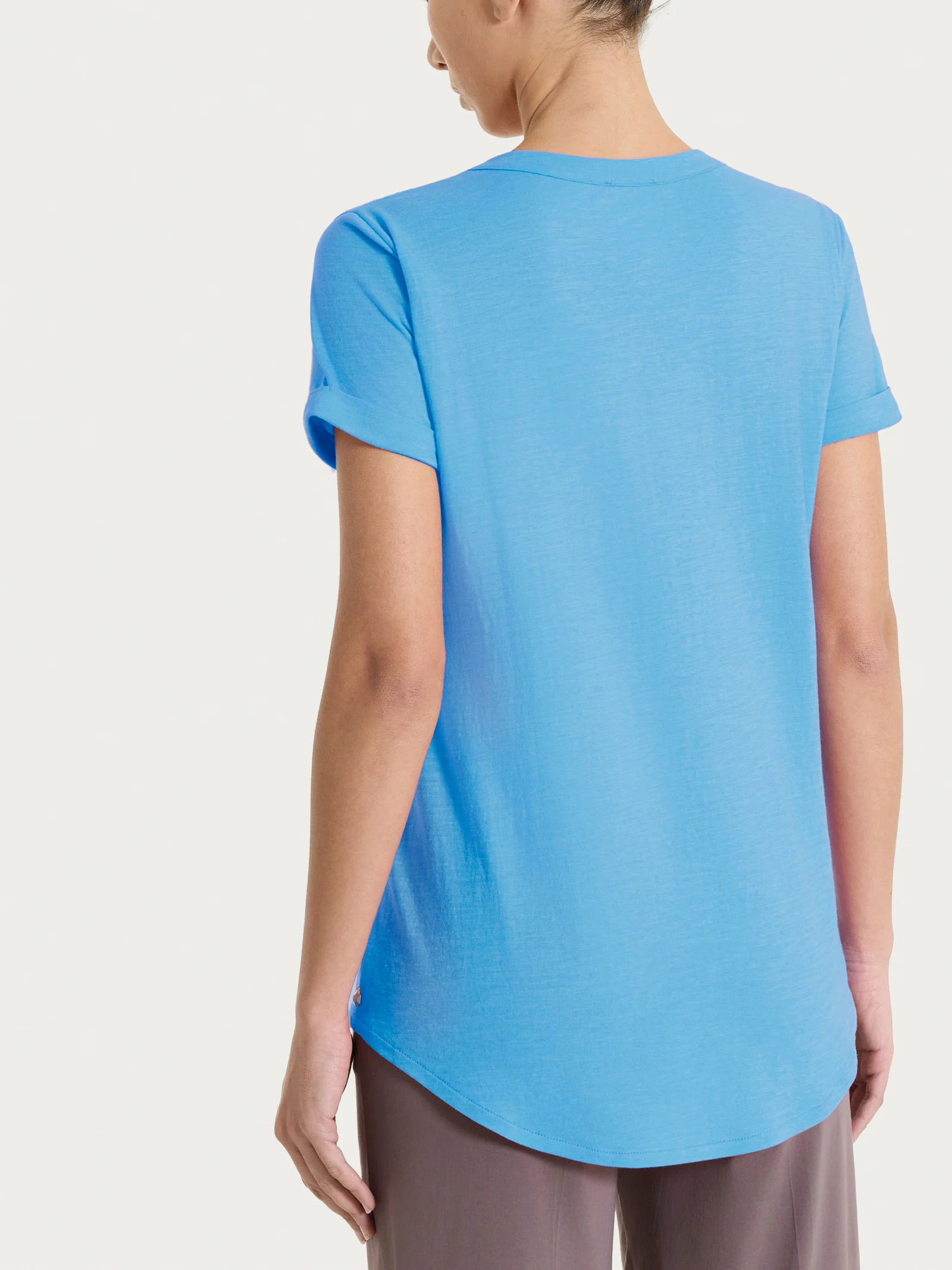 Maglietta con Scollo a V in slub jersey di cotone - Azure Blue - Image 2