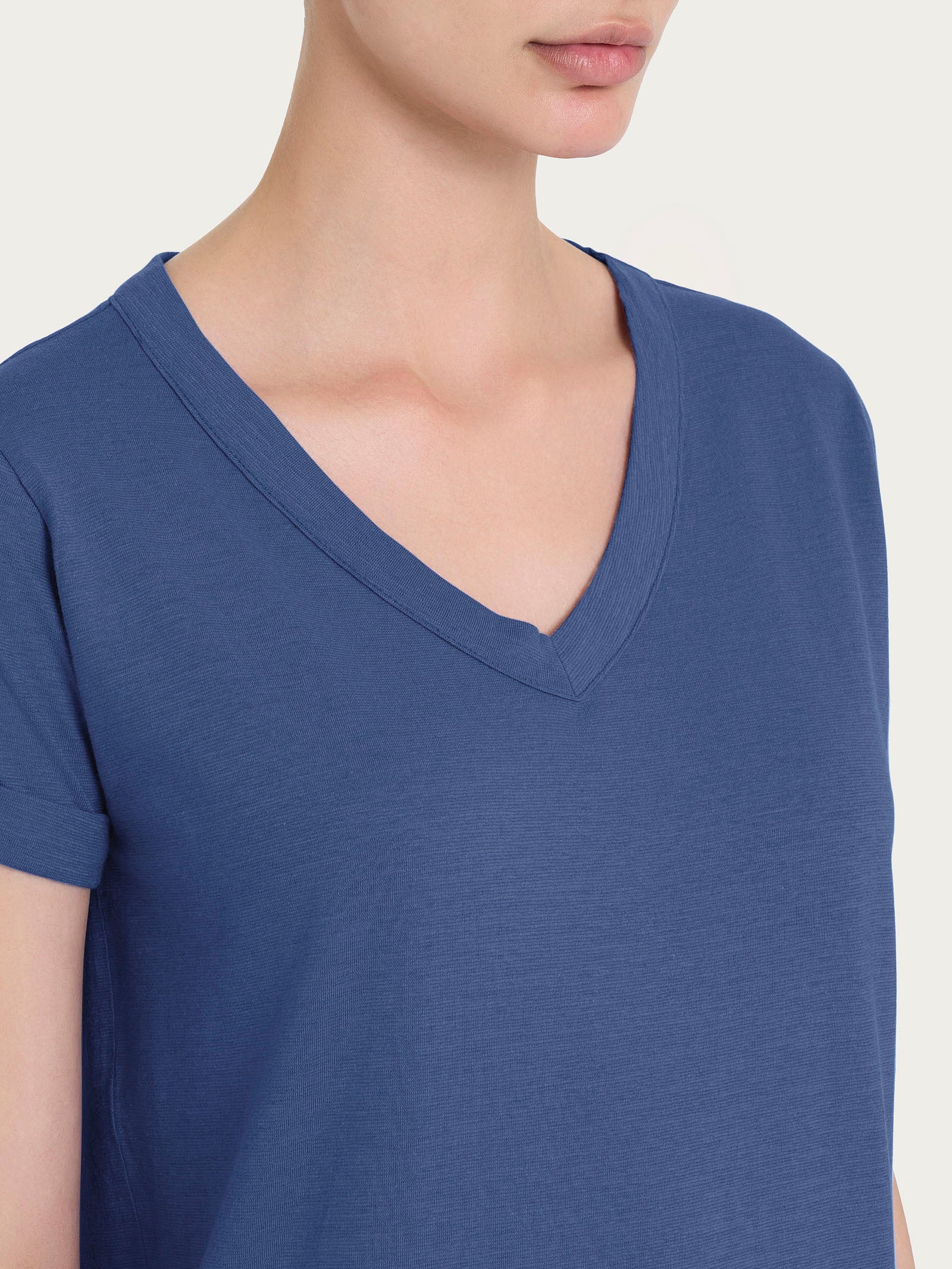 Maglietta con Scollo a V in slub jersey di cotone - Oceana - Image 3