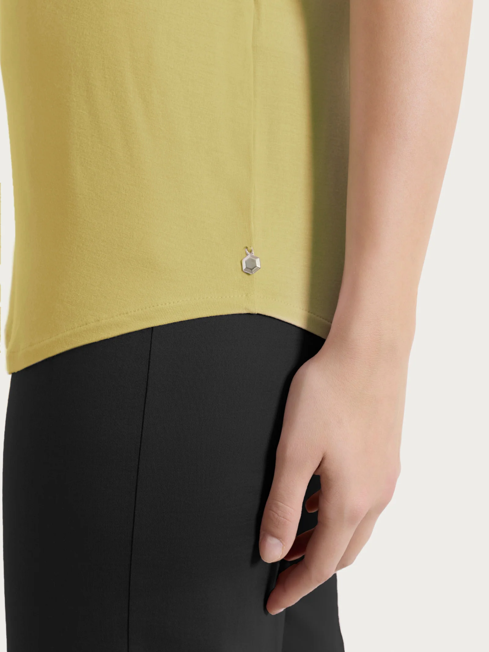 Maglietta con scollo a V in Viscosa Summer - Khaki - Image 3