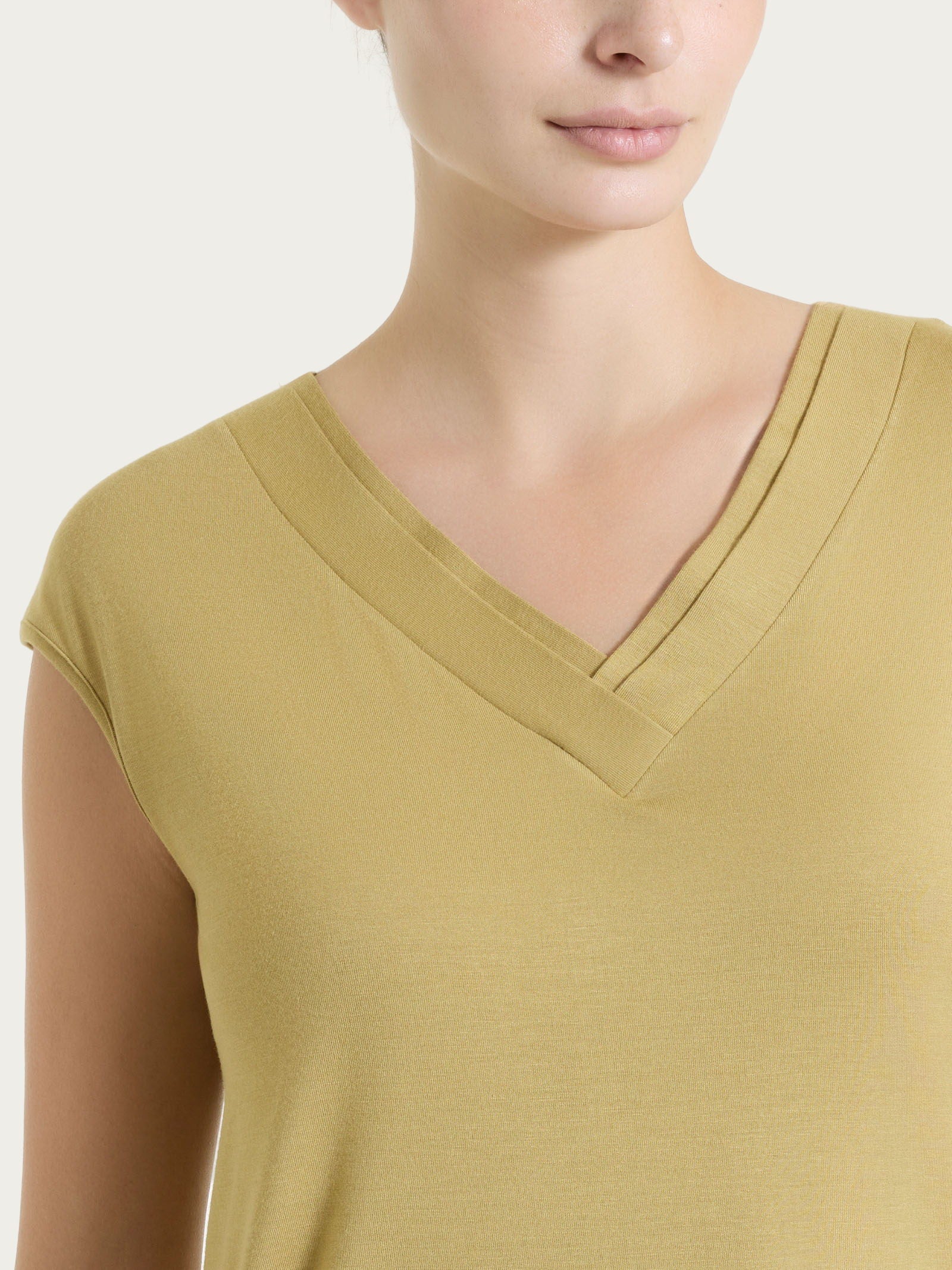 Maglietta con scollo a V incrociato in Viscosa Summer - Khaki - Image 3