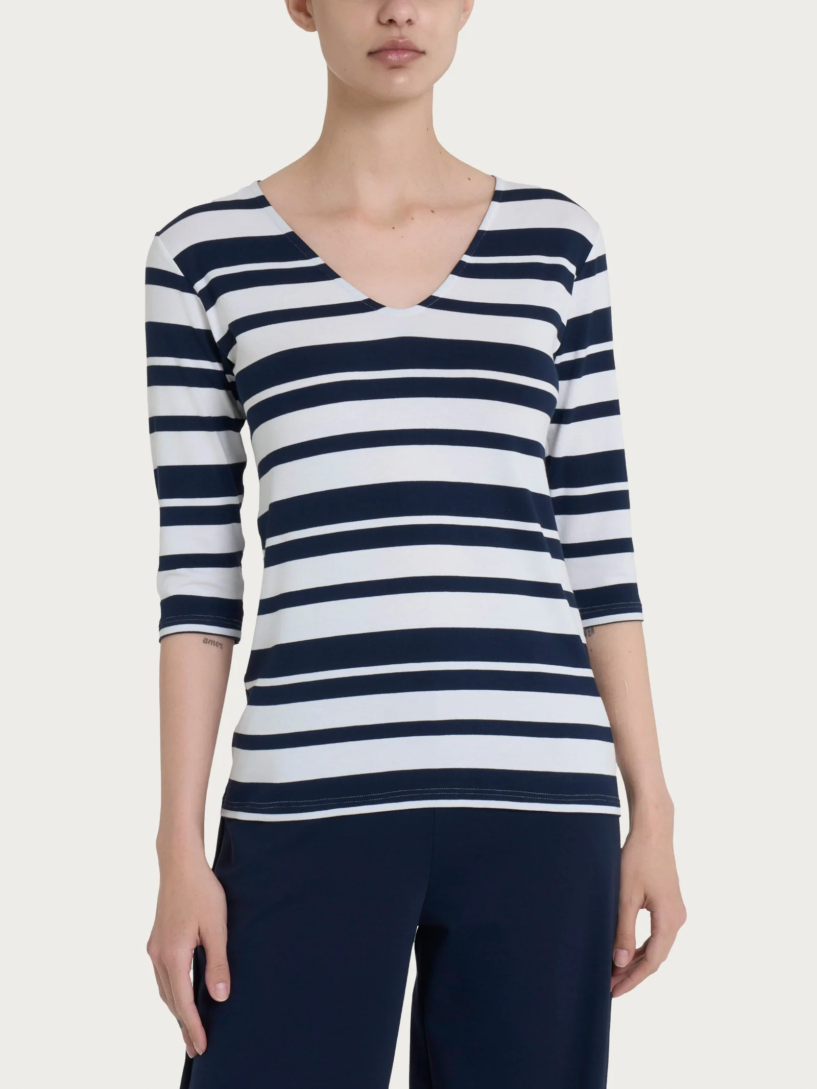 Maglietta con stripes e scollo a V in Viscosa Summer  - Fant. Bleu Riga Alternata