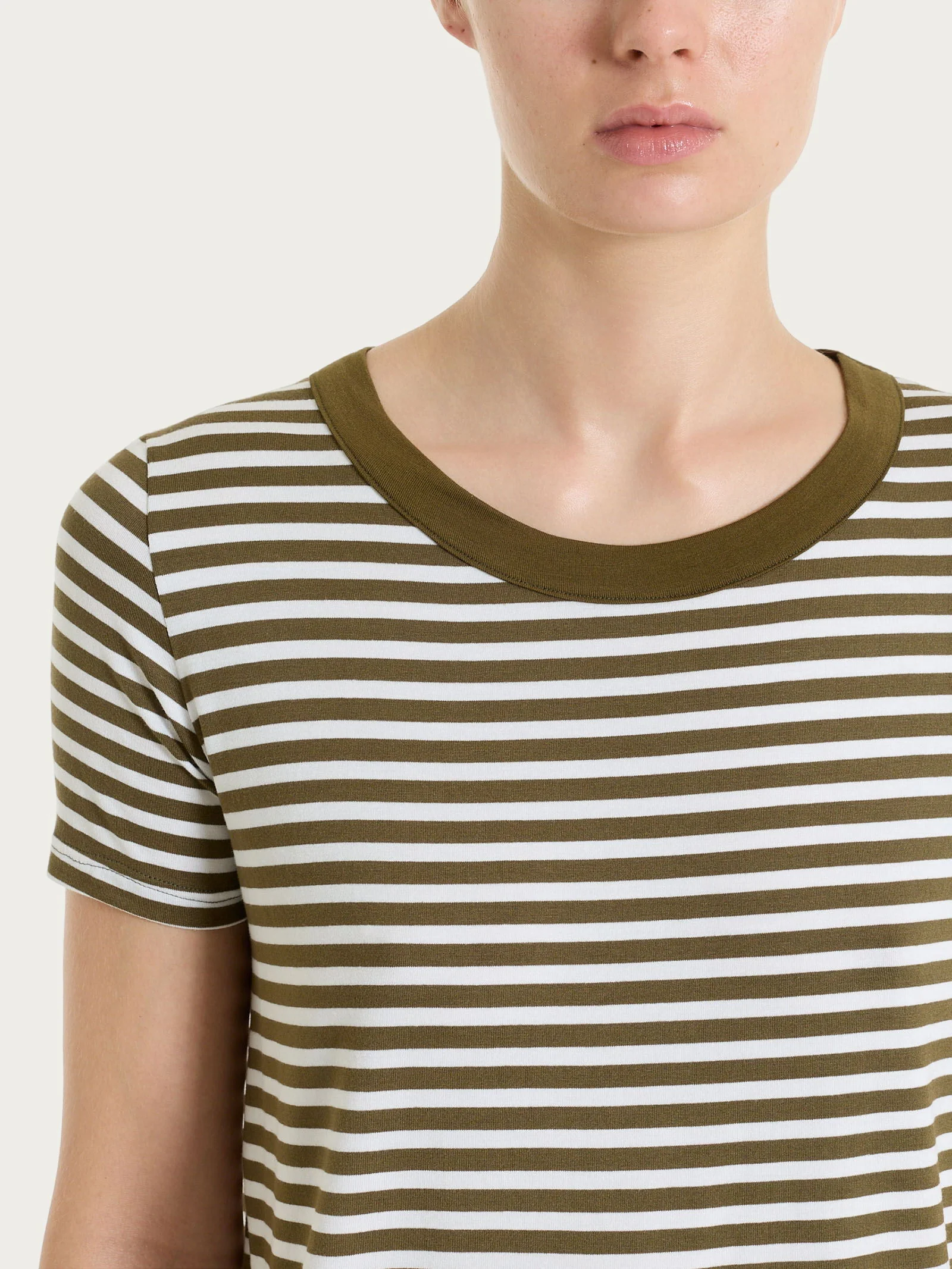Maglietta girocollo a righe in Viscosa Summer - Fant. Dark Olive riga pari - Image 3