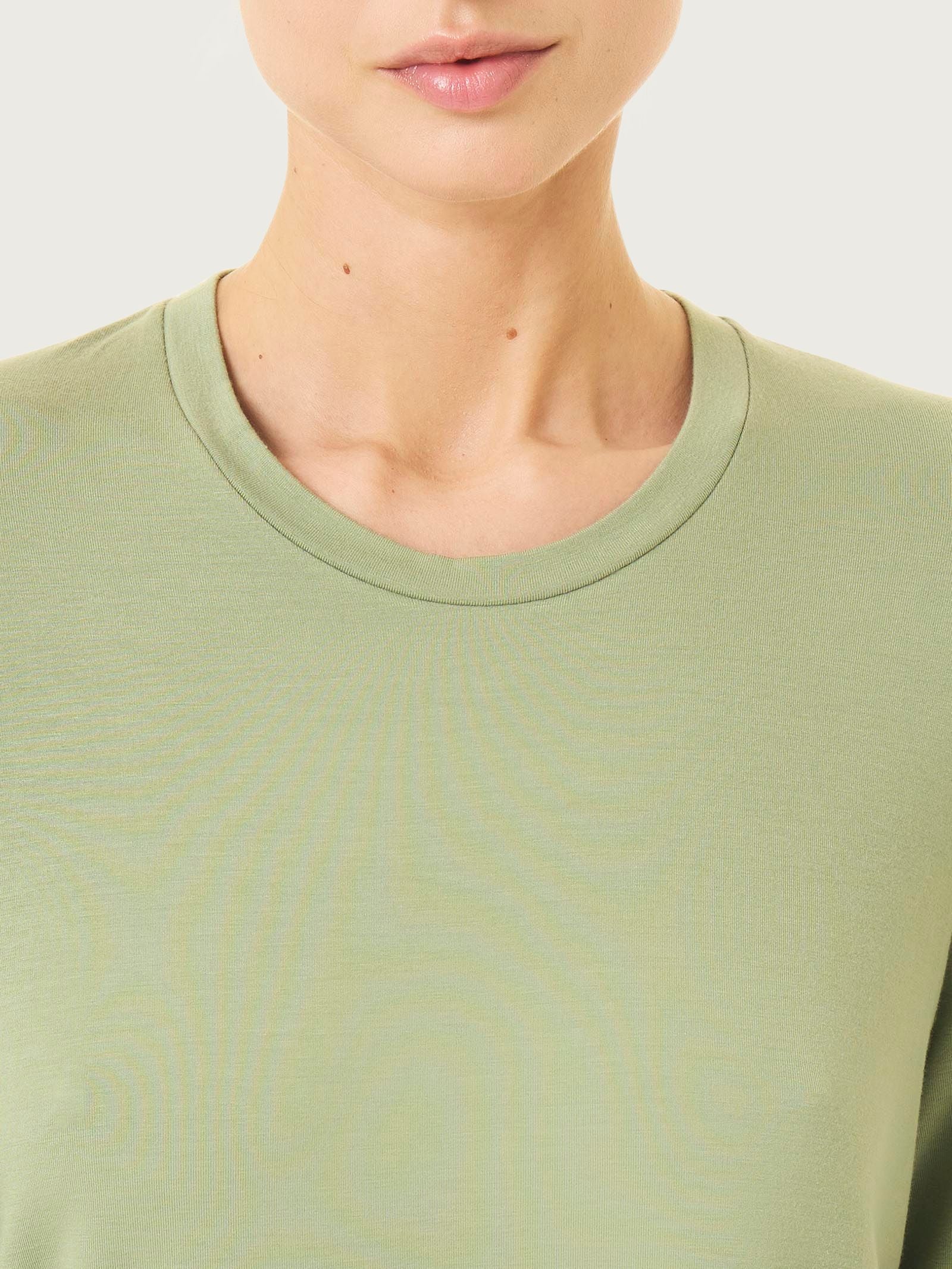 Maglietta girocollo in Eco Viscosa - Salsa - Image 4