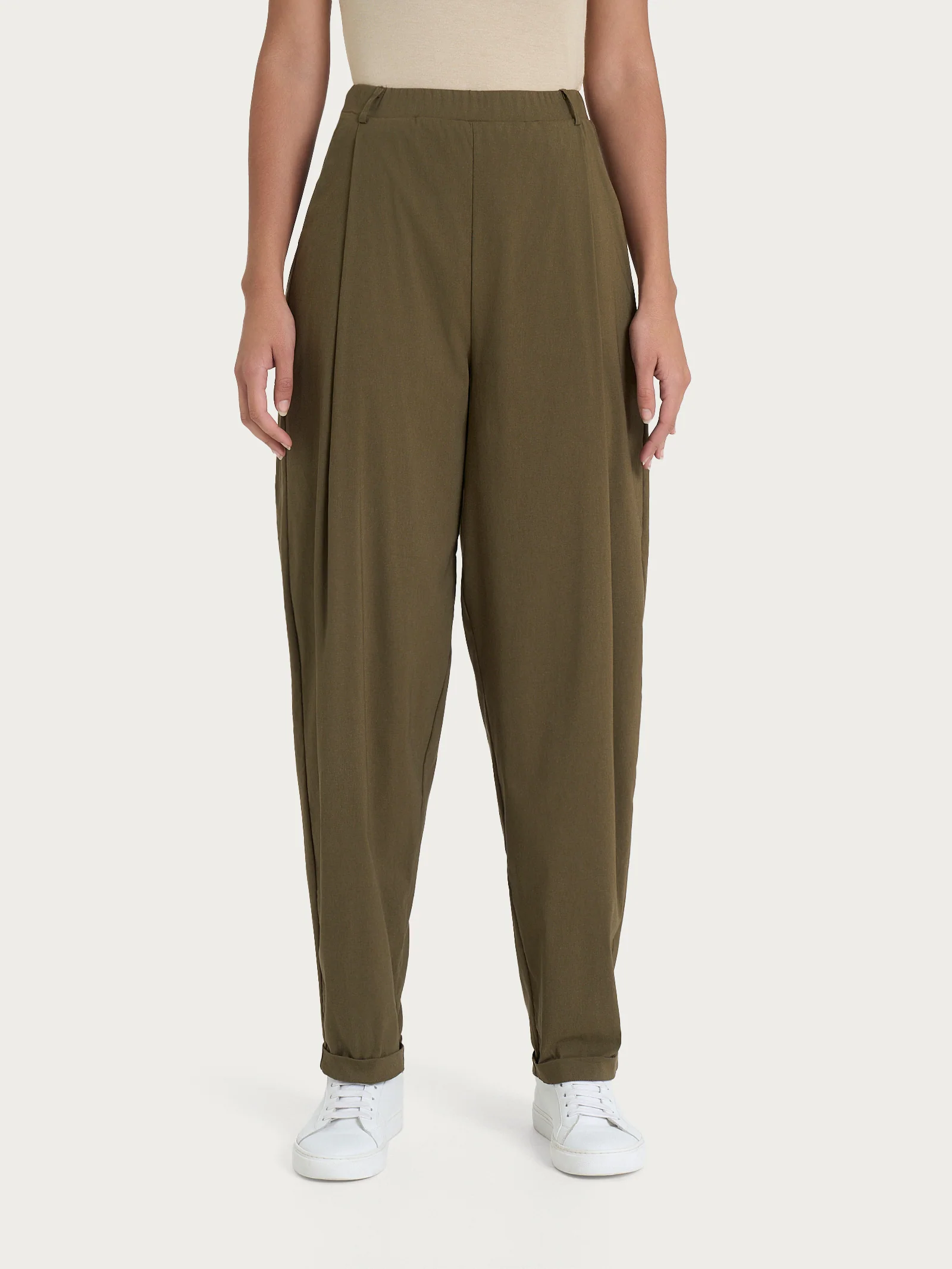 Pantalone a carota con tasche e pinces in Super Fresh - Dark Olive