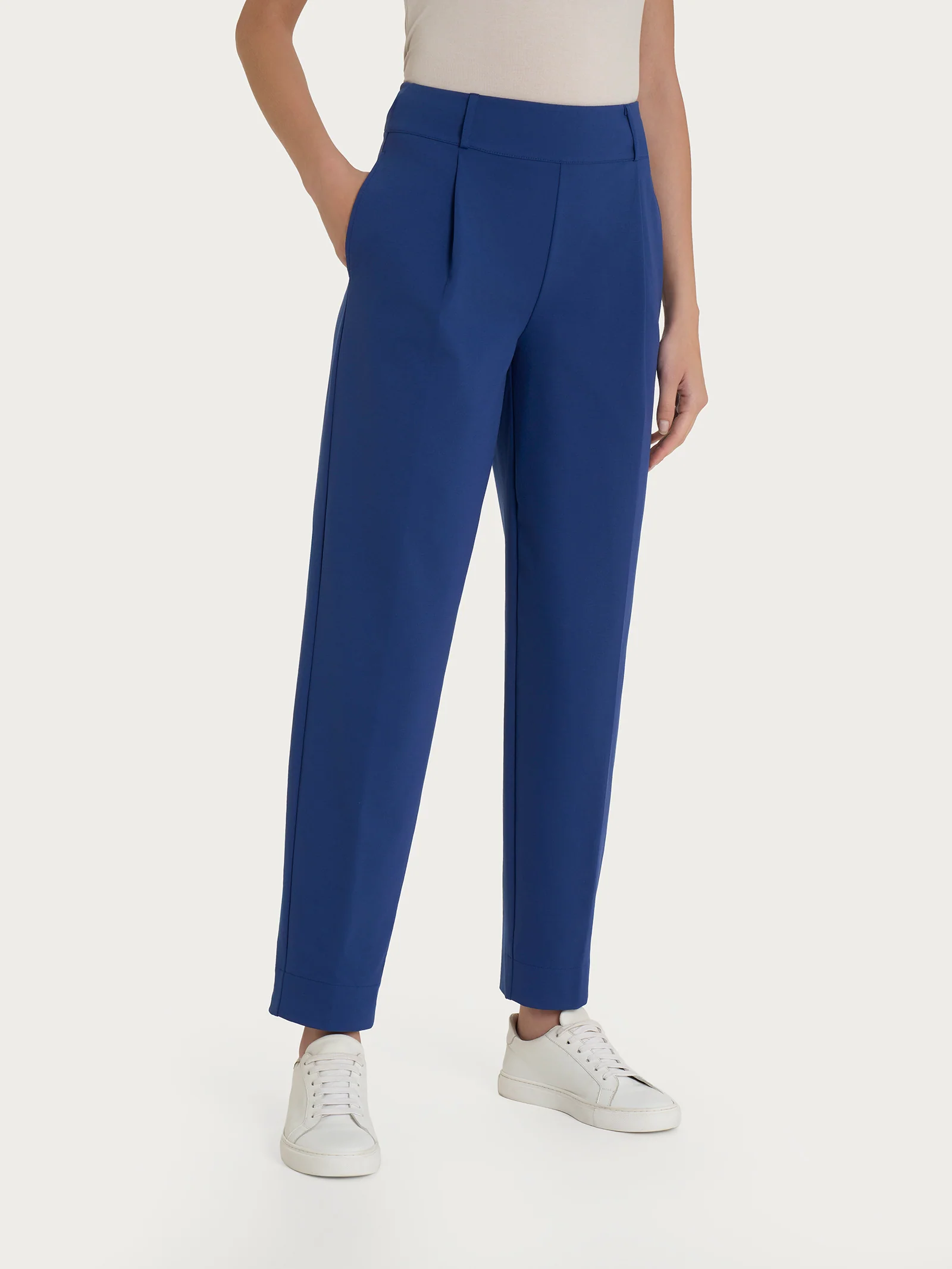 Pantalone a carota con tasche in Compact Light - Blueberry