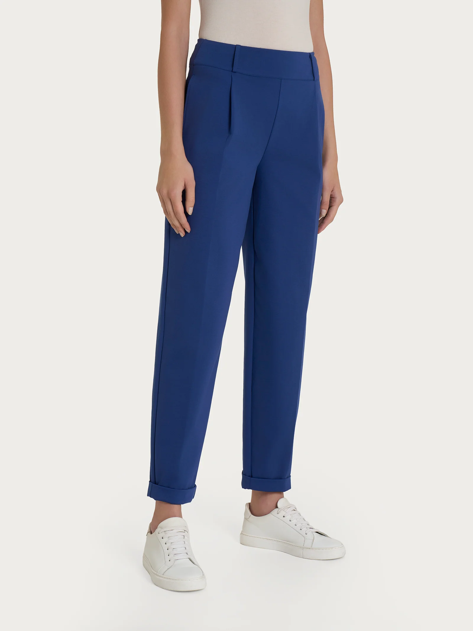 Pantalone a carota con tasche in Compact Light - Blueberry - Image 4