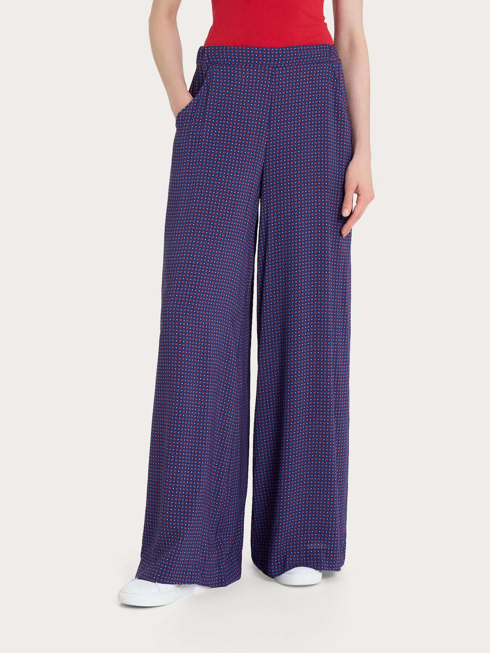 Pantalone a palazzo con tasche e micro pattern in Ecoseta - Fant. Salsa