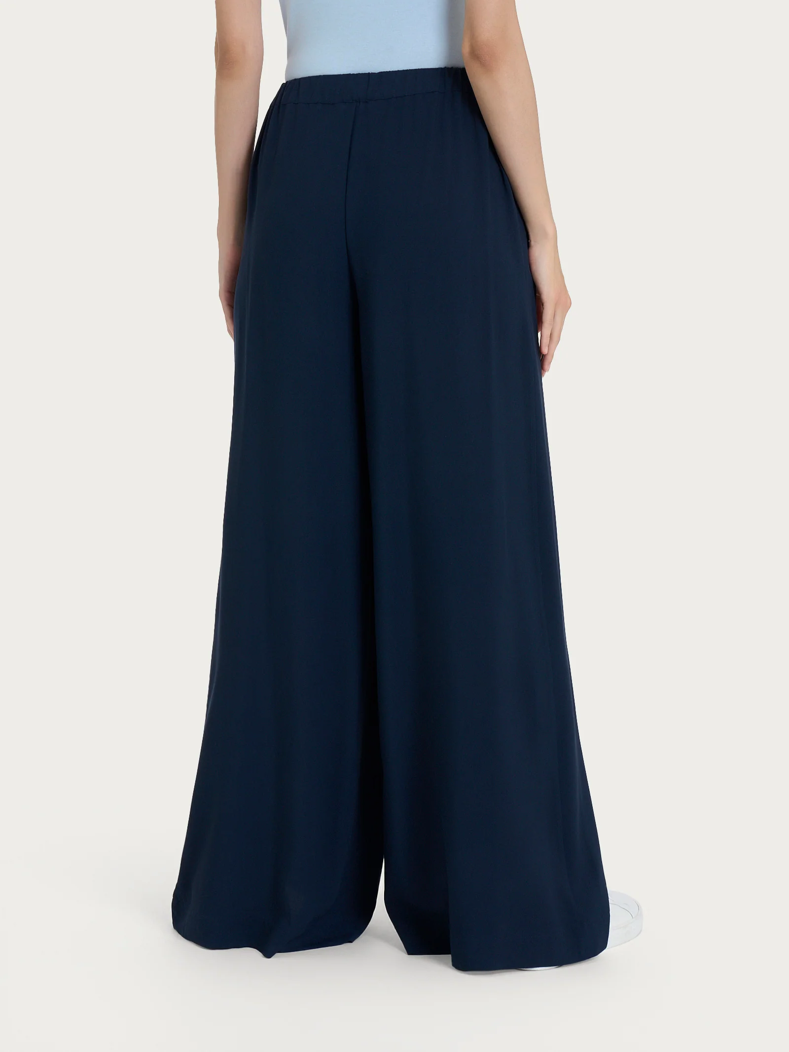 Pantalone a palazzo con tasche in Ecoseta - Bleu - Image 2