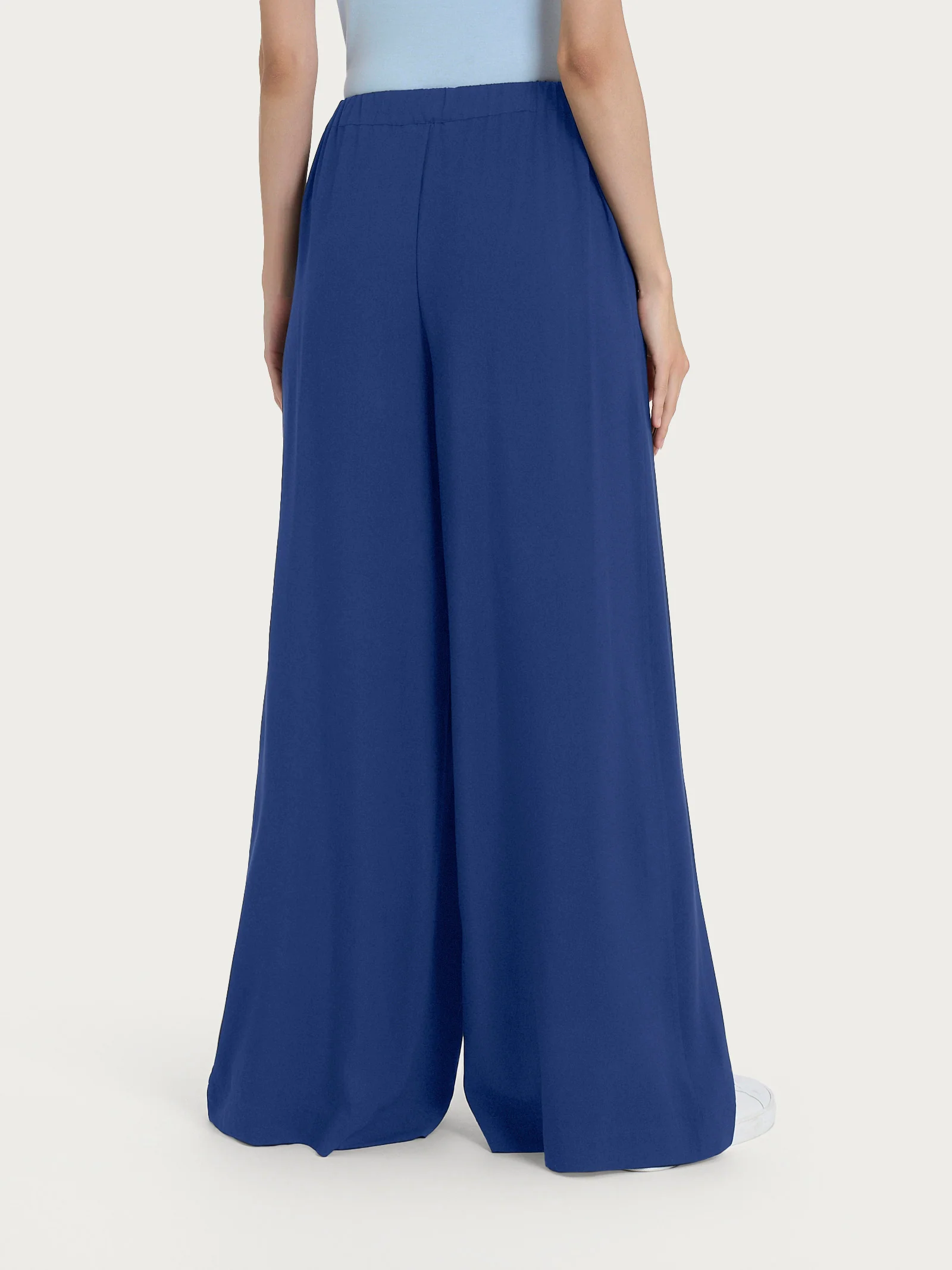 Pantalone a palazzo con tasche in Ecoseta - Blueberry - Image 2