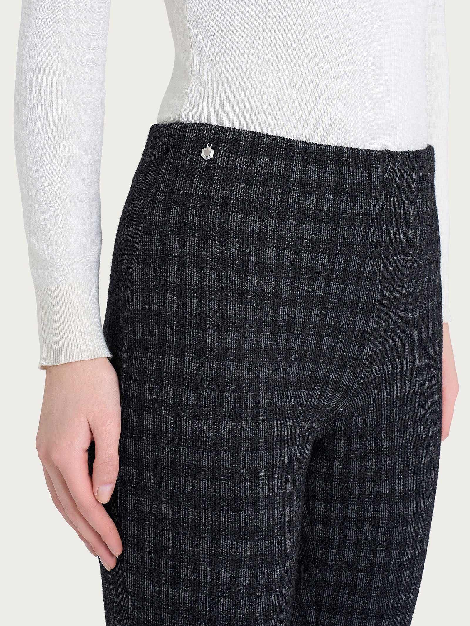 Pantalone a sigaretta con spacchetti in Eco Jacquard misto lana - Fant.Nero - Image 3