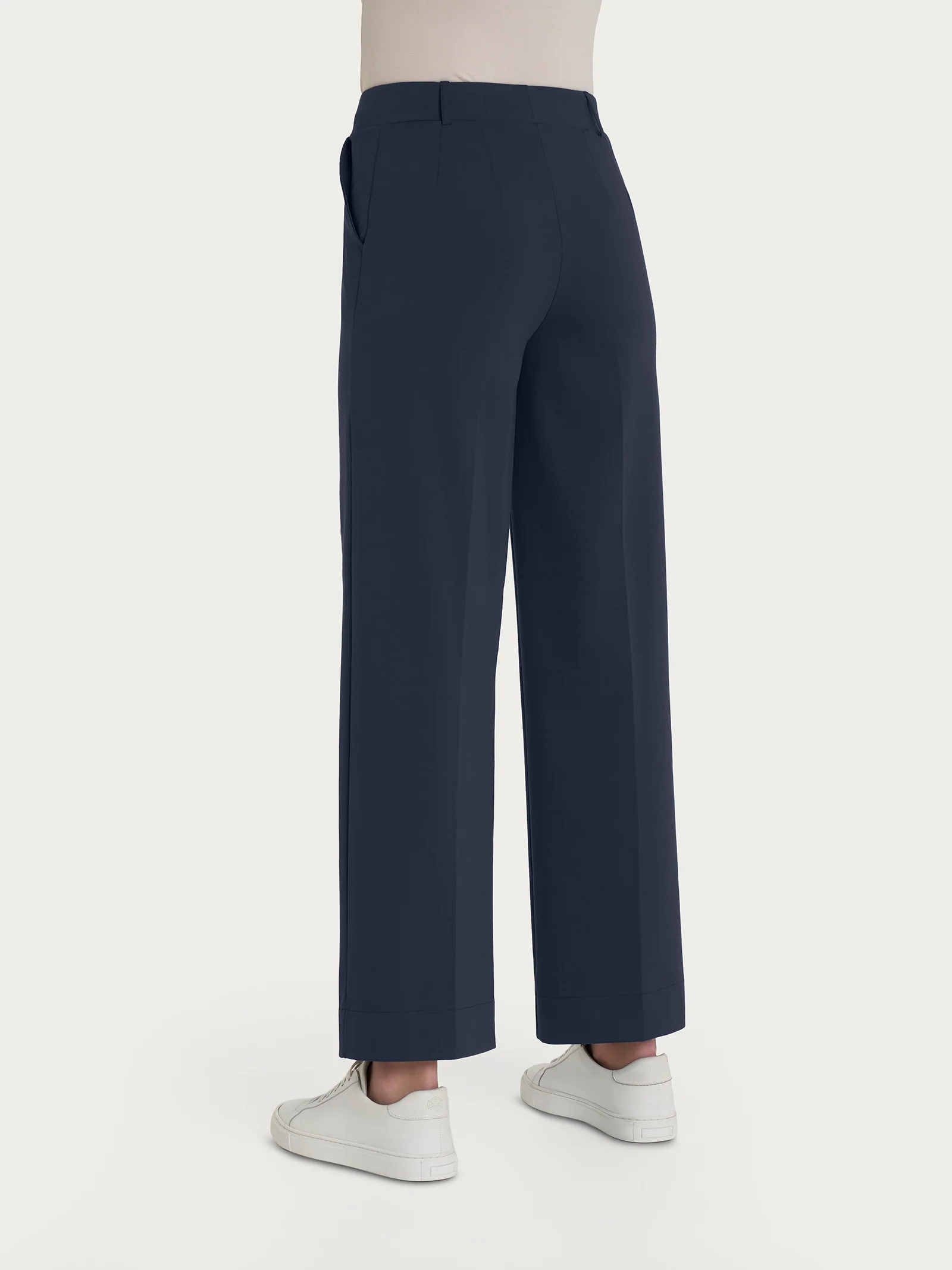 Pantalone ampio alla caviglia con tasche in Compact Light - Bleu - Image 2