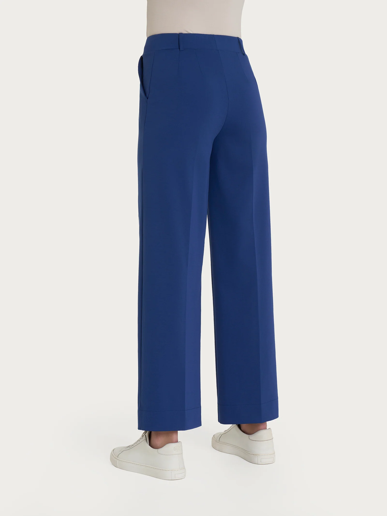 Pantalone ampio alla caviglia con tasche in Compact Light - Blueberry - Image 2