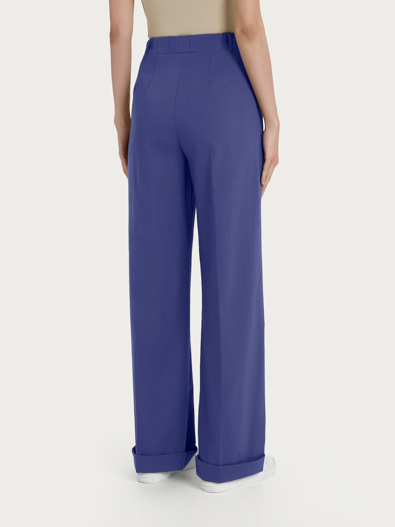 Pantalone ampio con tasche e pinces in Super Natural - Skipper Blue - Image 2