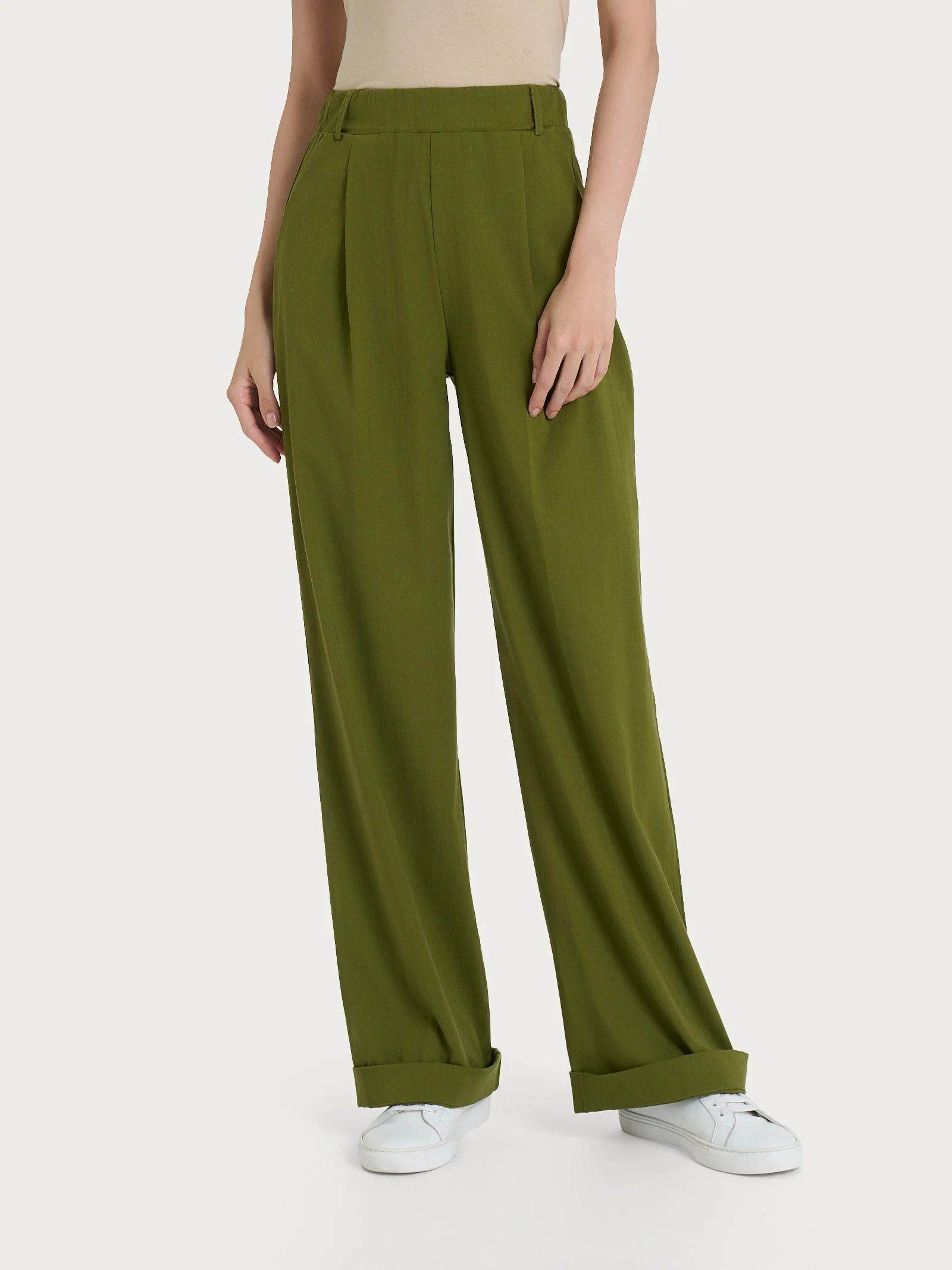 Pantalone ampio con tasche e pinces in Super Natural - Sphagnum