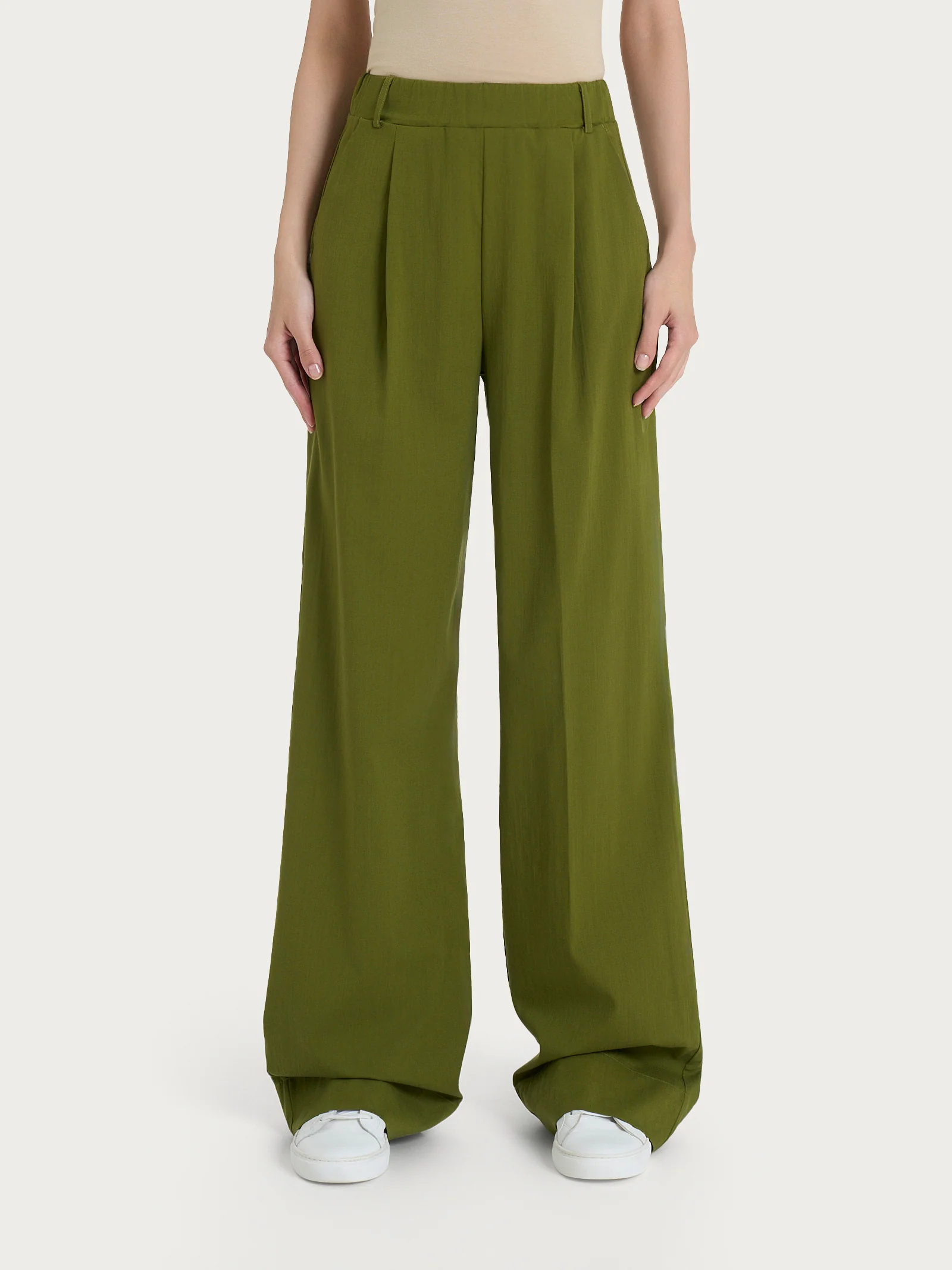 Pantalone ampio con tasche e pinces in Super Natural - Sphagnum - Image 2