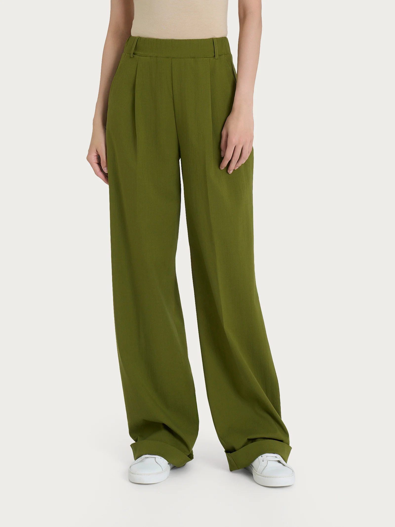 Pantalone ampio con tasche e pinces in Super Natural - Sphagnum - Image 3