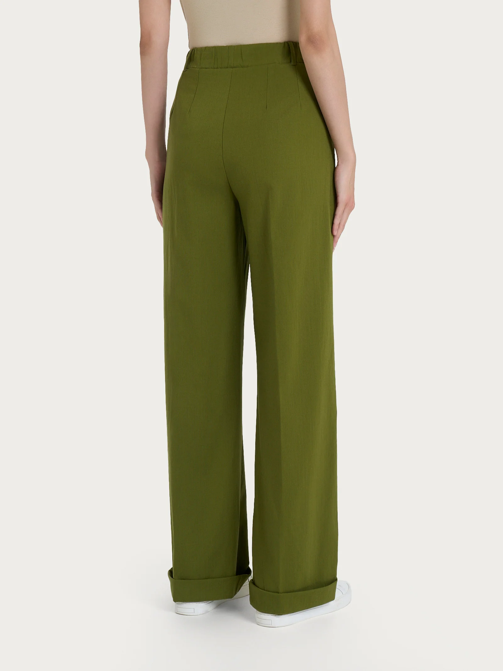 Pantalone ampio con tasche e pinces in Super Natural - Sphagnum - Image 4