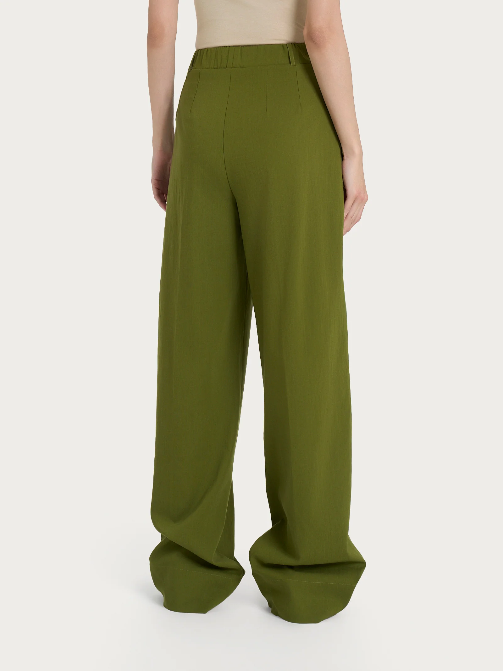 Pantalone ampio con tasche e pinces in Super Natural - Sphagnum - Image 6