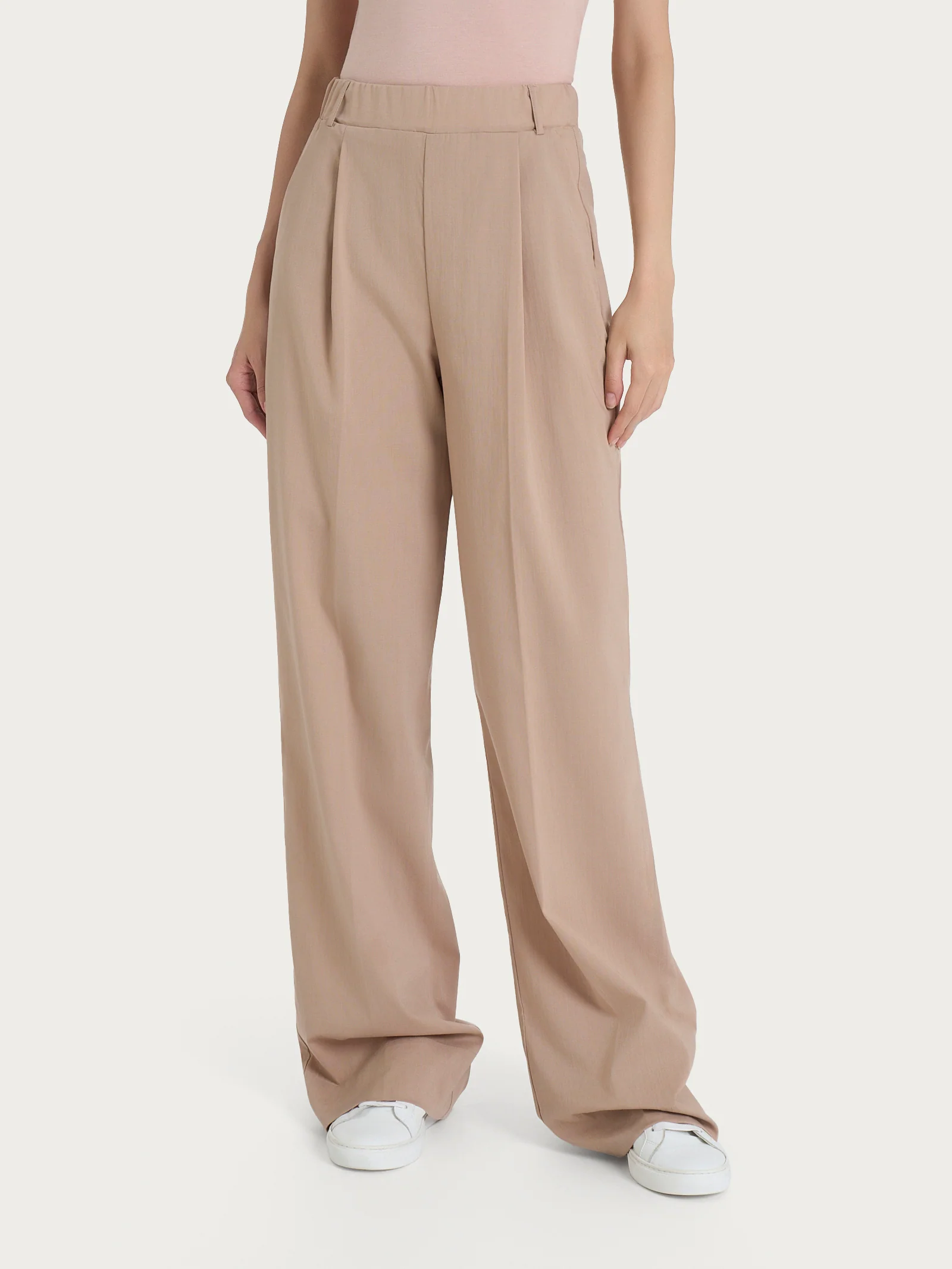 Pantalone ampio con tasche e pinces in Super Natural - Warm Taupe