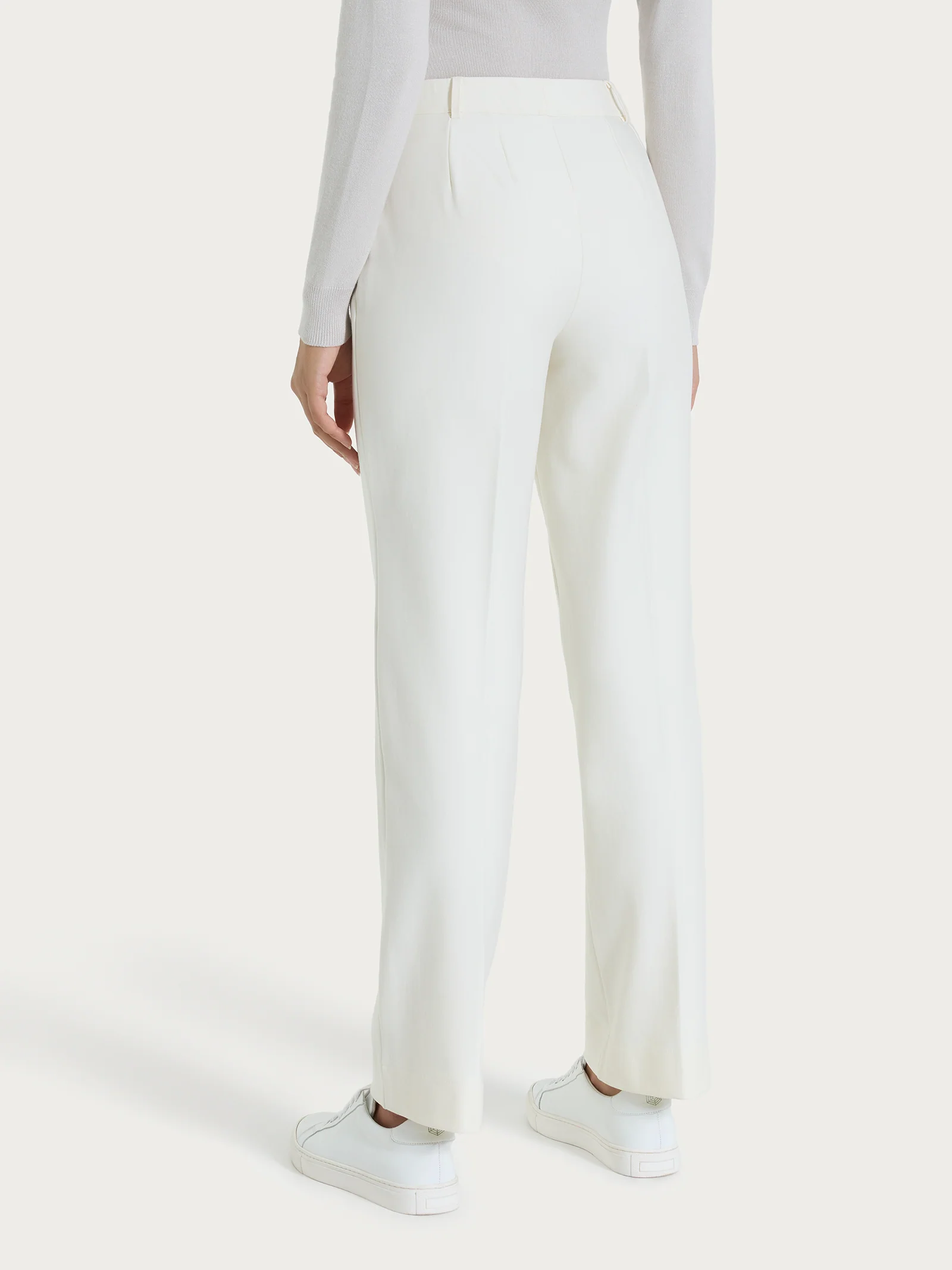Pantalone ampio con tasche e risvolto in Compact - Avorio - Image 3