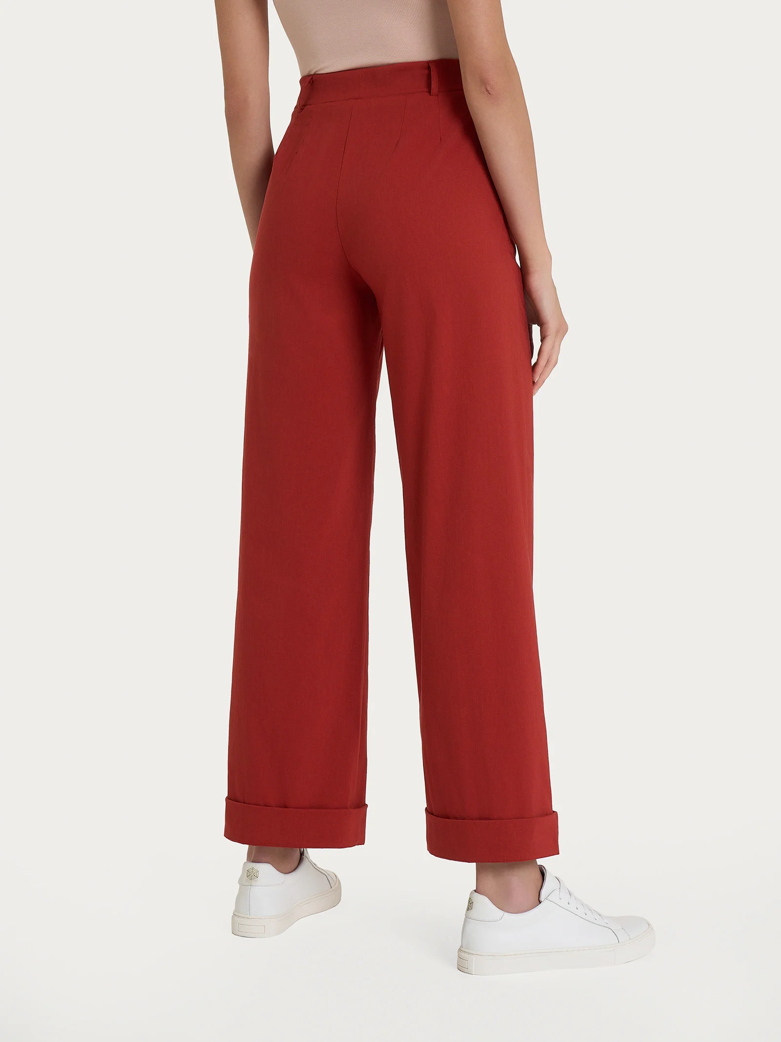 Pantalone ampio con tasche e risvolto in Super Fresh - Red Ochre - Image 3