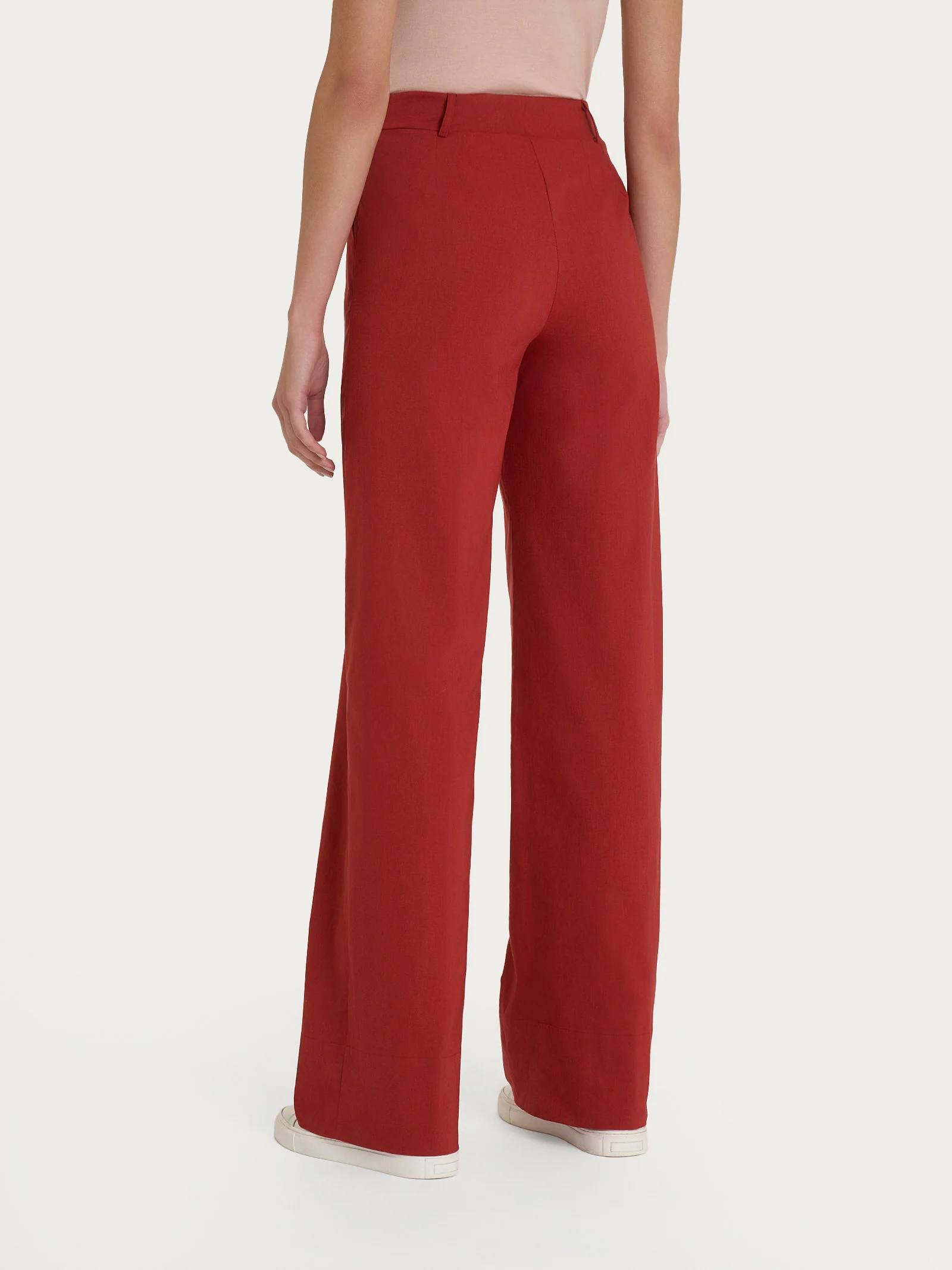 Pantalone ampio con tasche e risvolto in Super Fresh - Red Ochre - Image 5