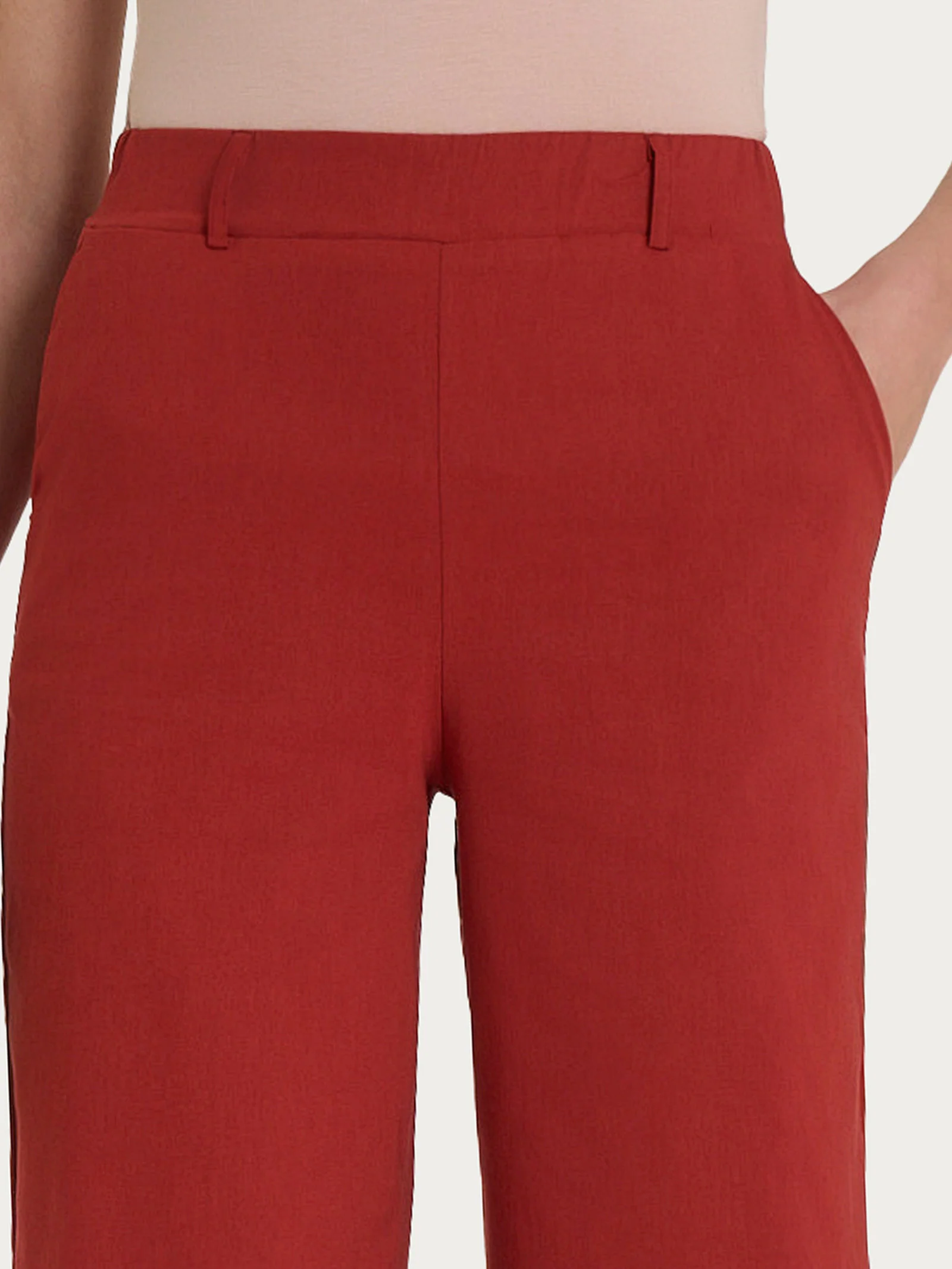 Pantalone ampio con tasche e risvolto in Super Fresh - Red Ochre - Image 6
