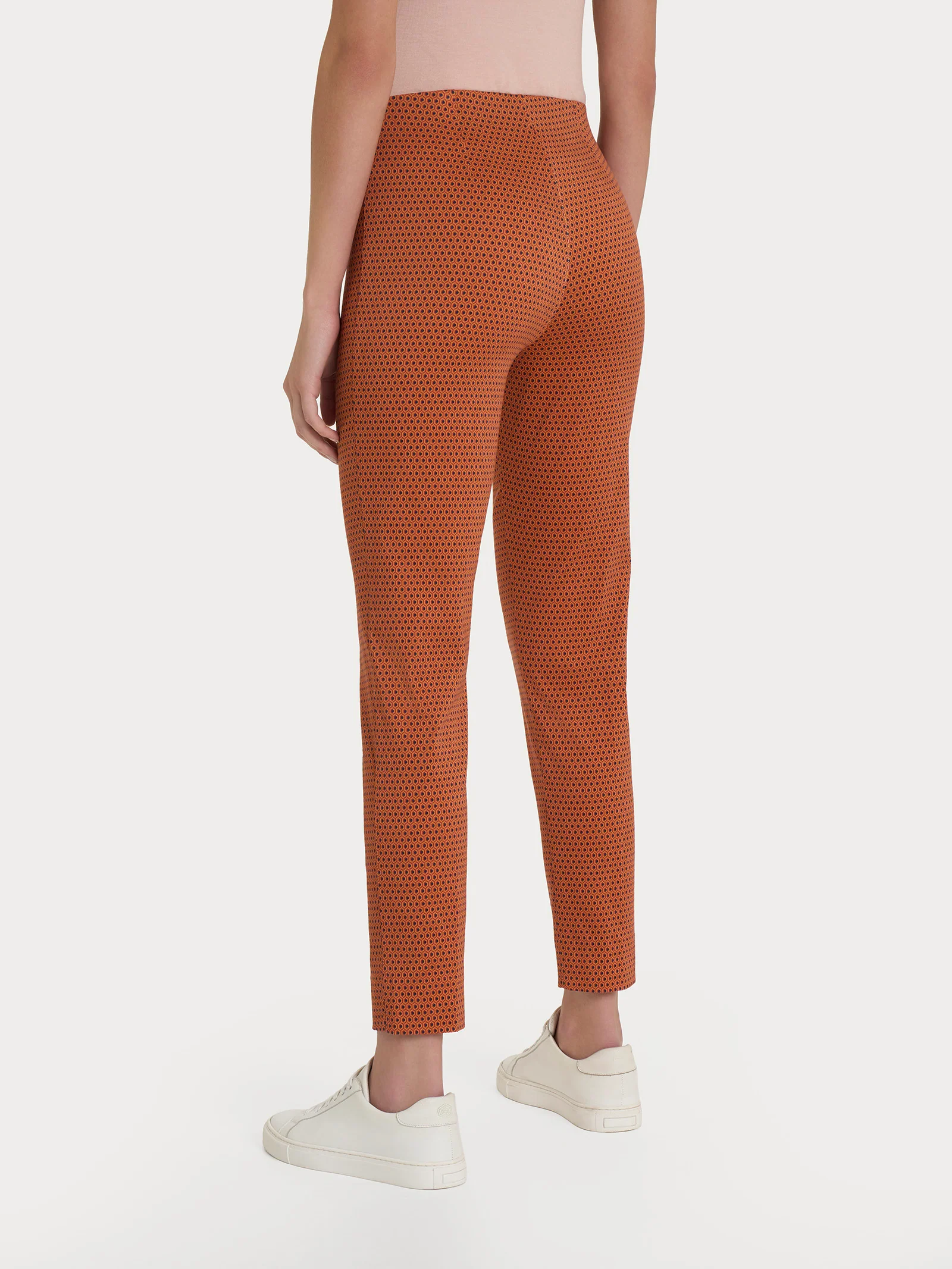 Pantalone capri con spacchetti e hexagon pattern in Satin Power - Fant. Red Ochre - Image 2