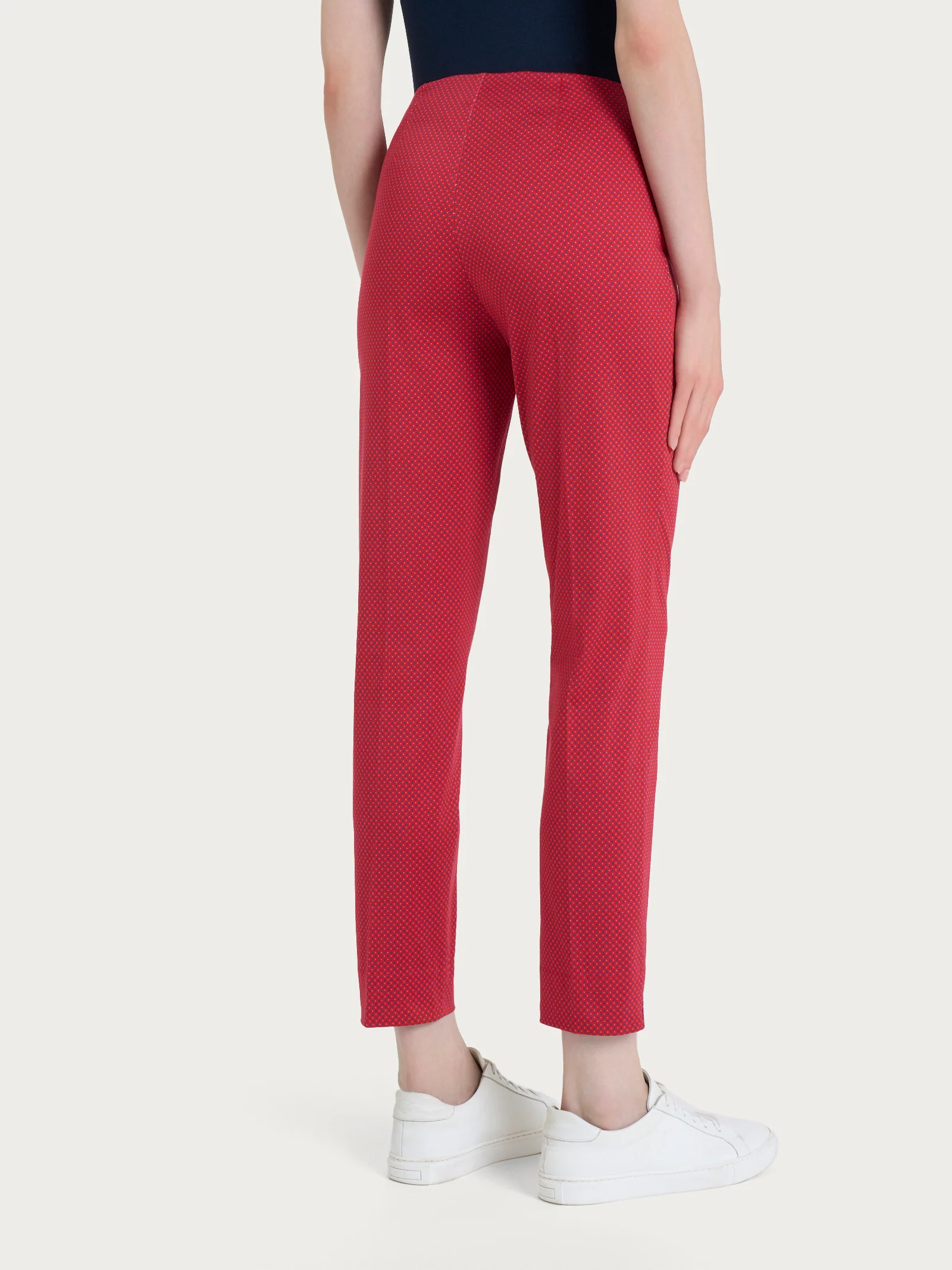 Pantalone capri con spacchetti e micro pattern in Satin Power - Fant. Salsa - Image 2