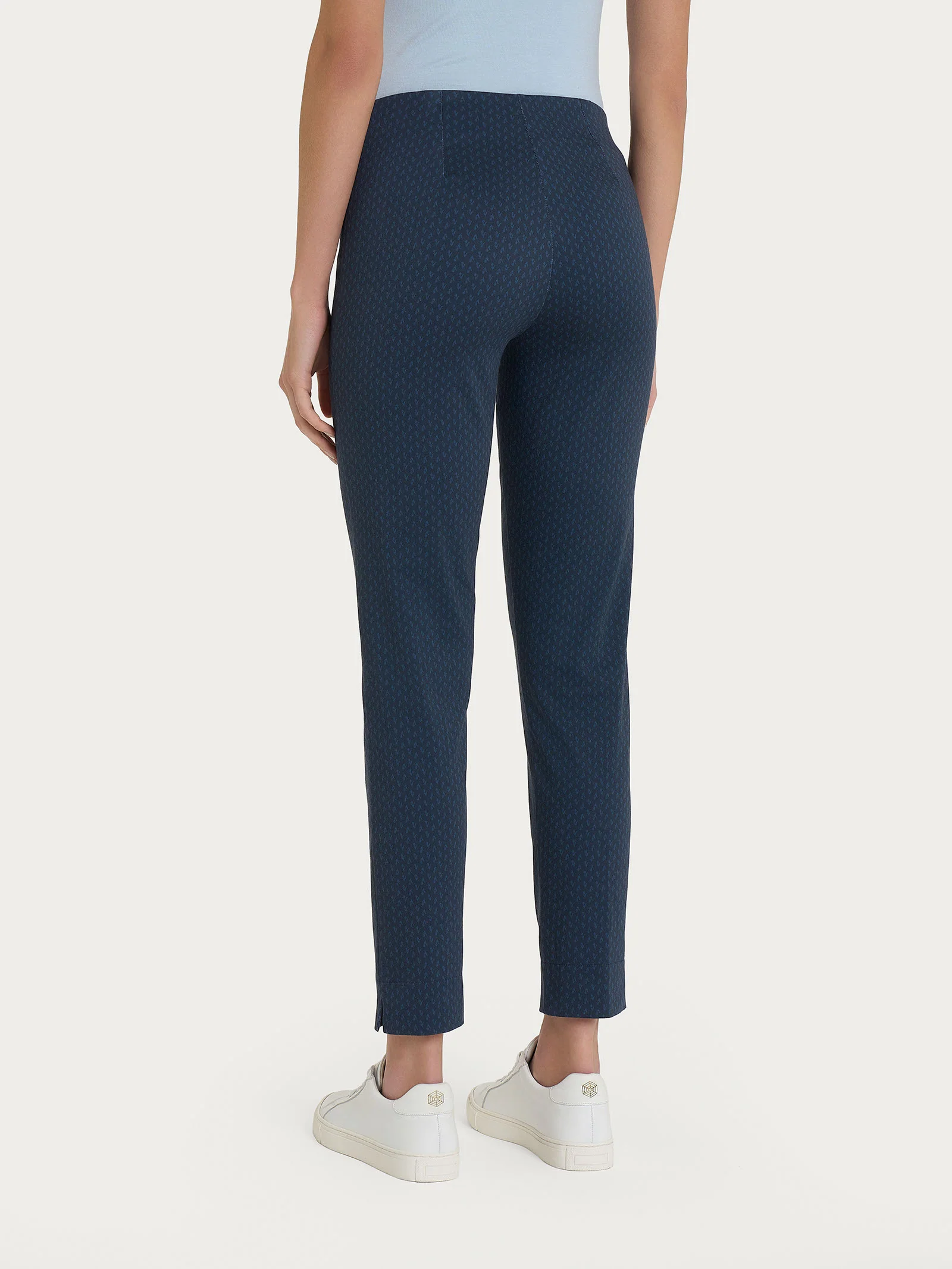 Pantalone capri con spacchetti e tulips pattern in Satin Power - Fant.Bleu - Image 2