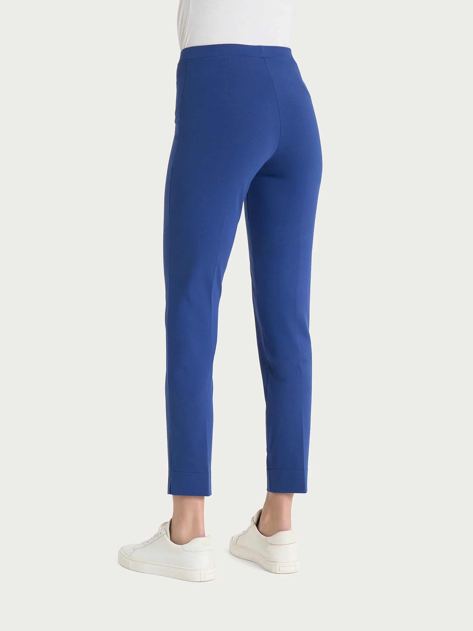 Pantalone capri con spacchetti in Compact Light - Blueberry - Image 2
