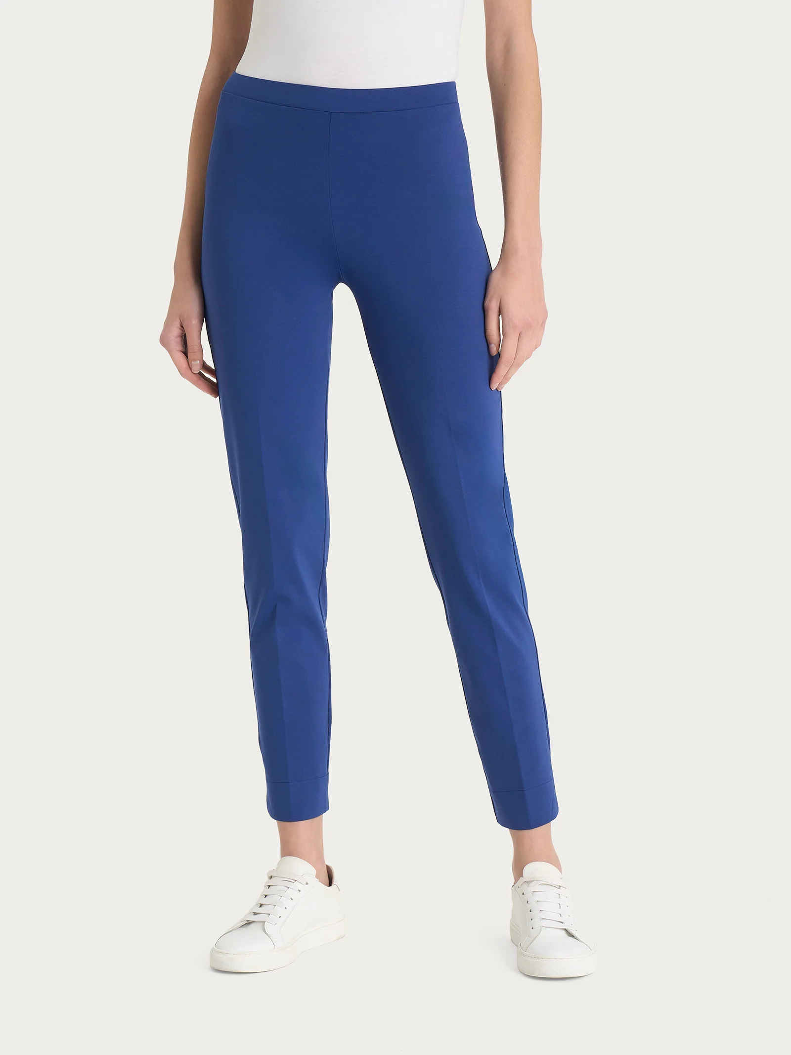 Pantalone capri con spacchetti in Compact Light - Blueberry - Image 4